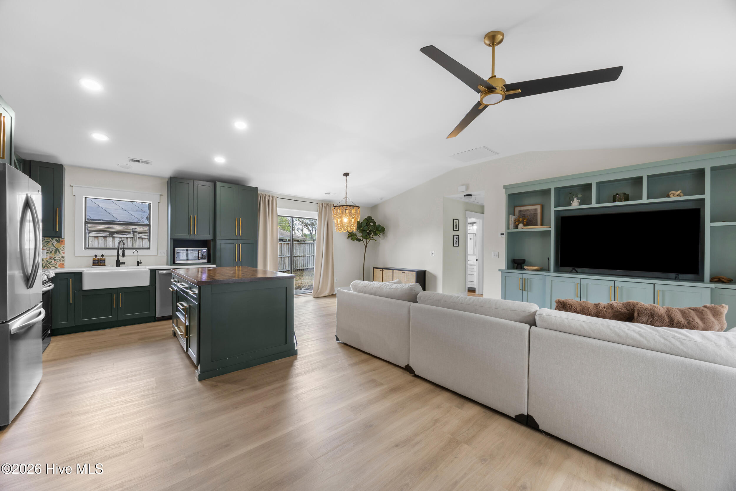 100558579 | Photo 13