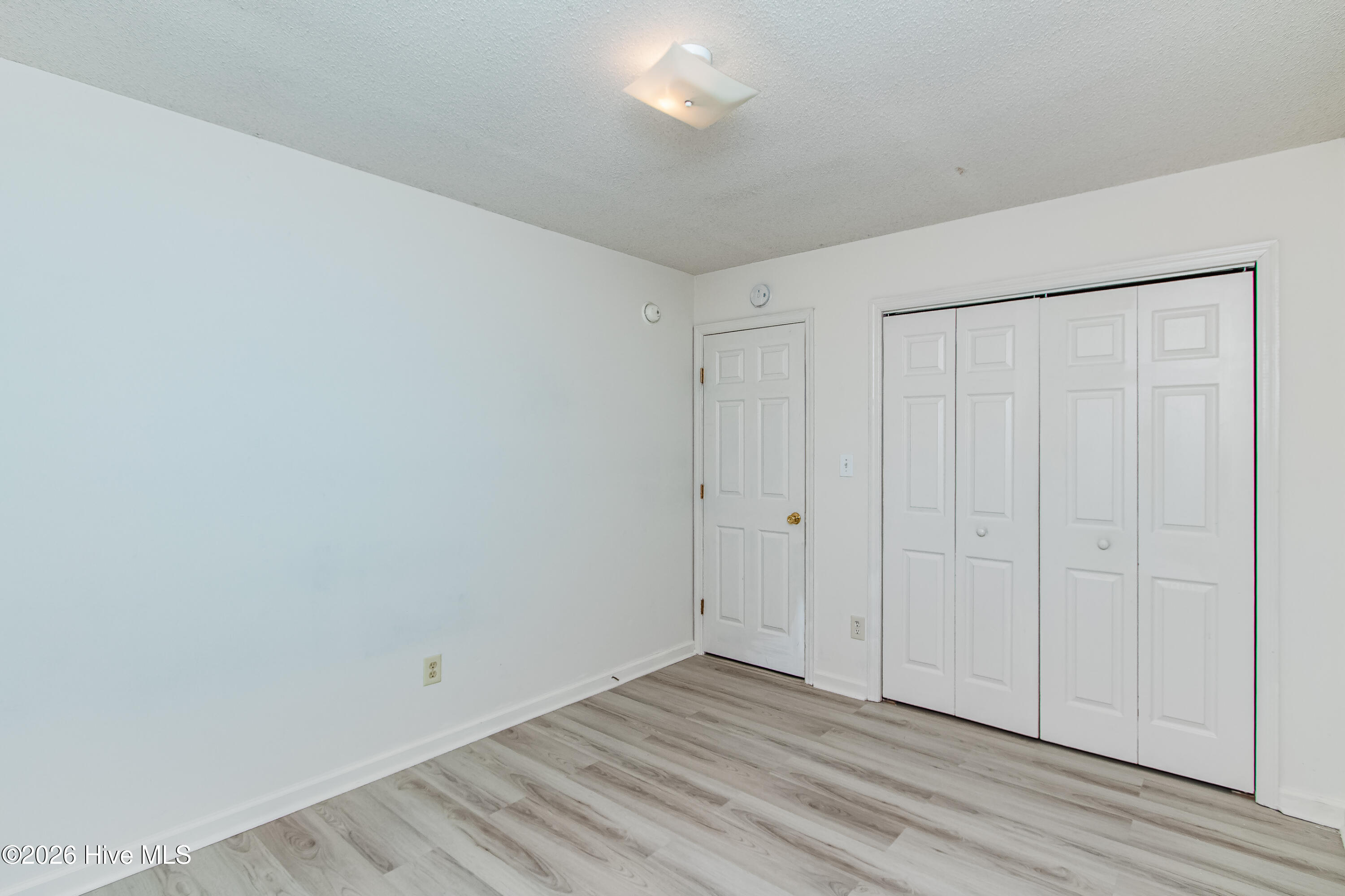 100547548 | Photo 22