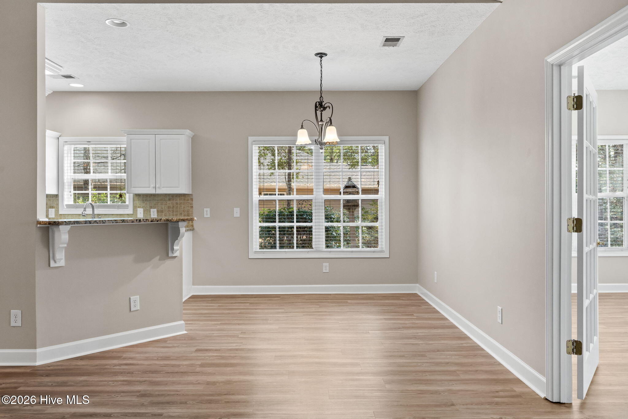 100559407 | Photo 15