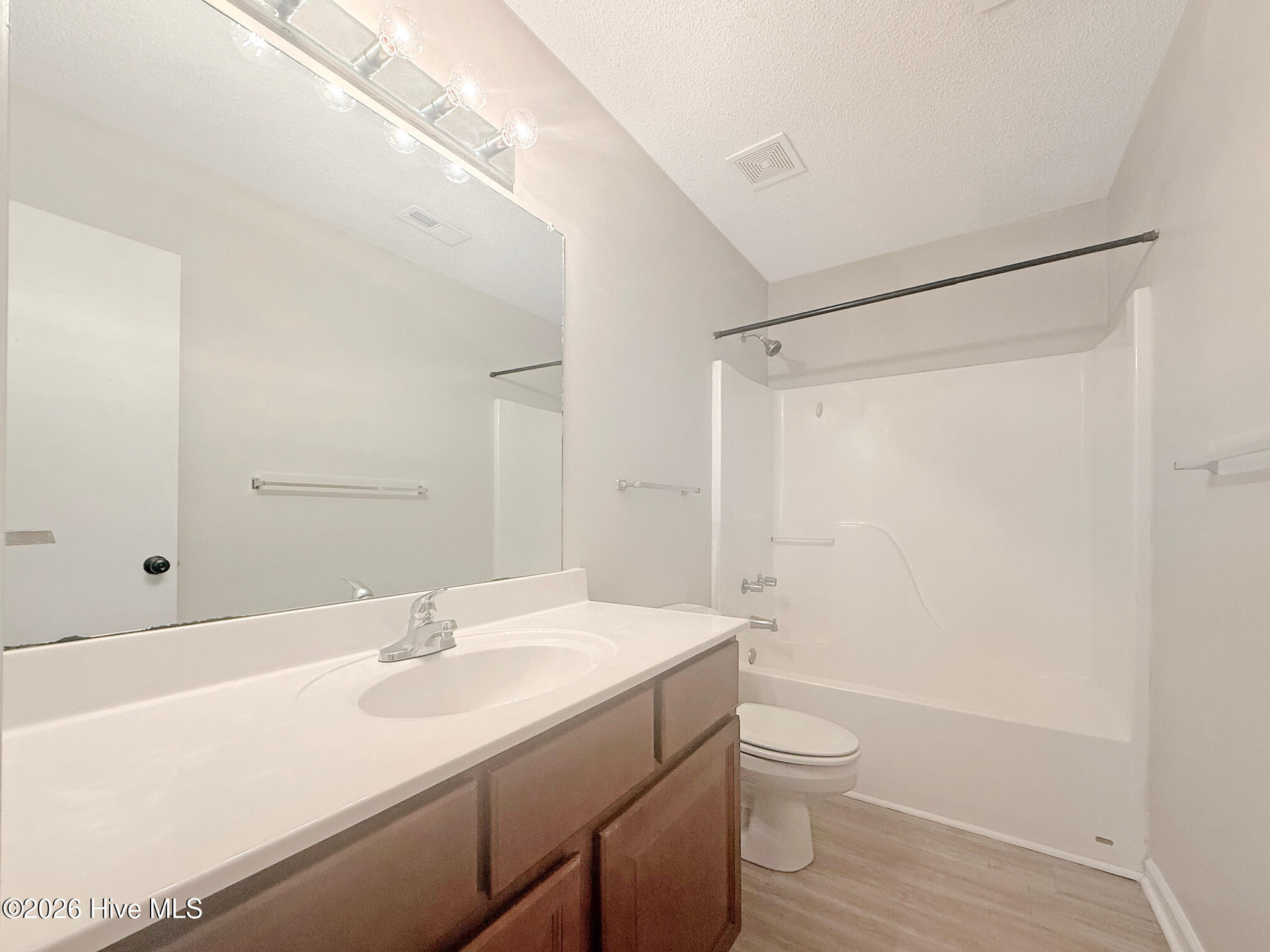 100553923 | Photo 18