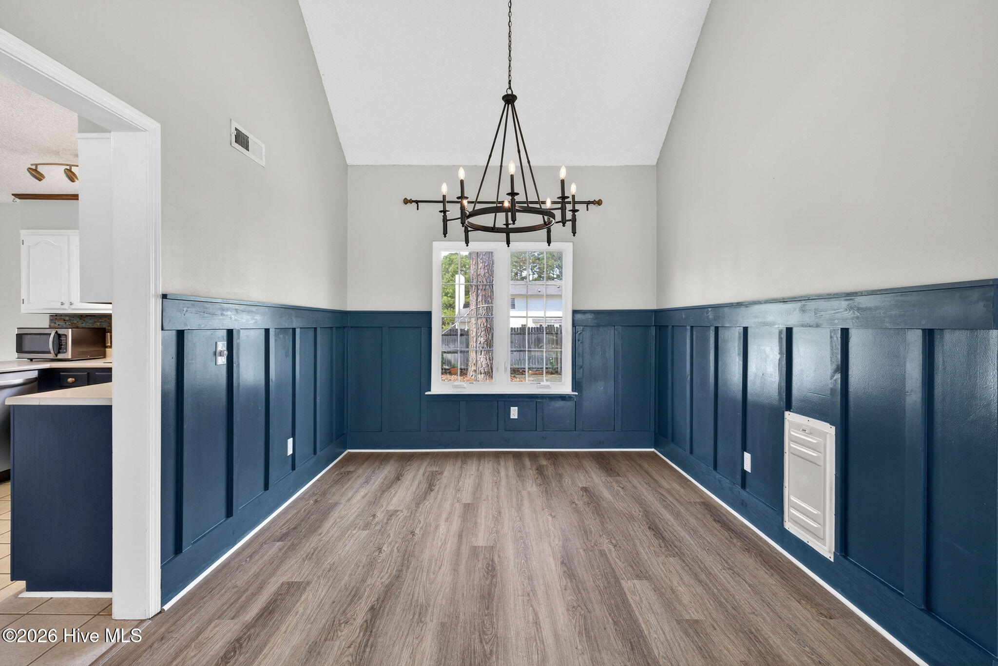 100567707 | Photo 24