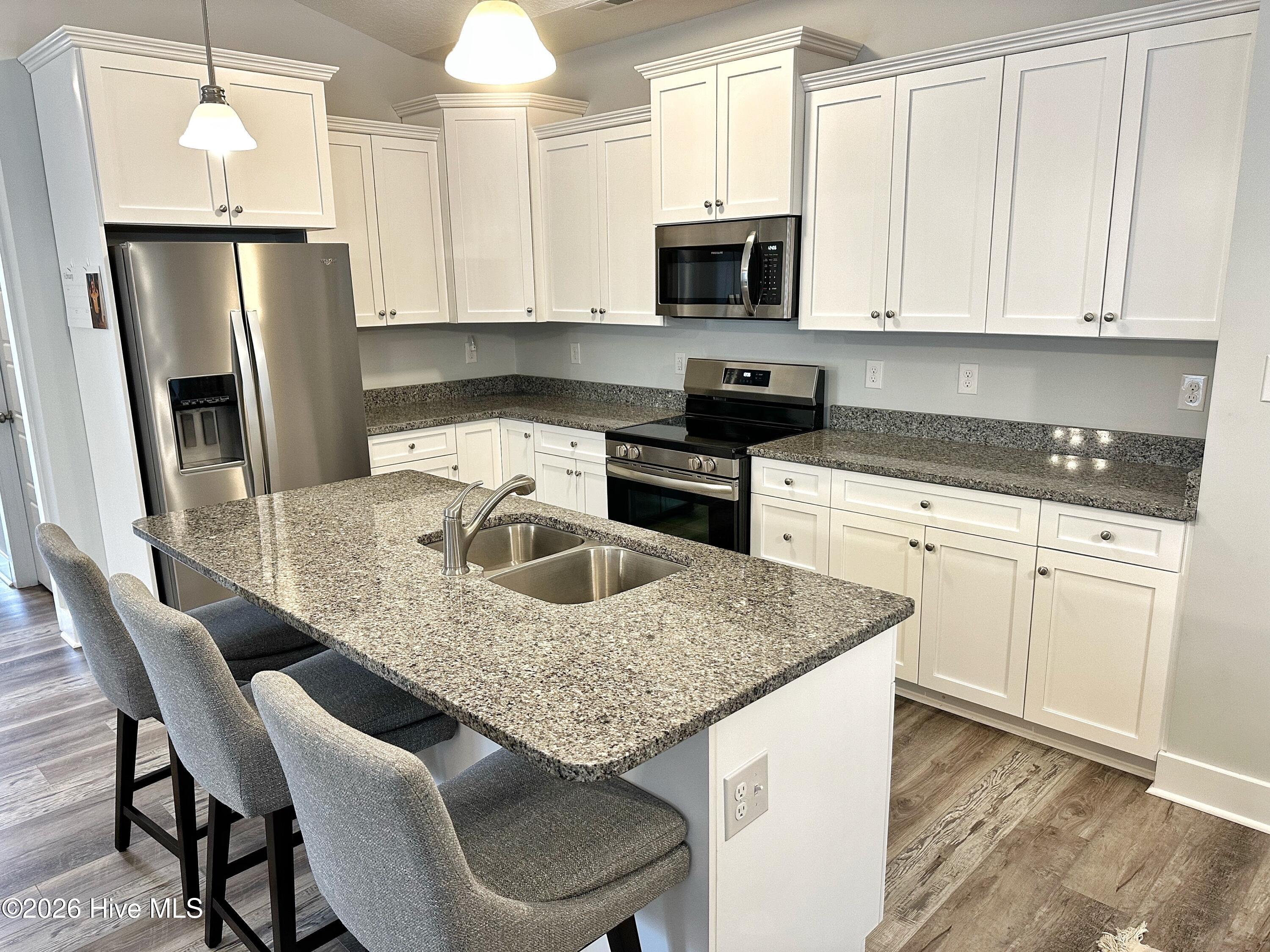 100555185 | Photo 15