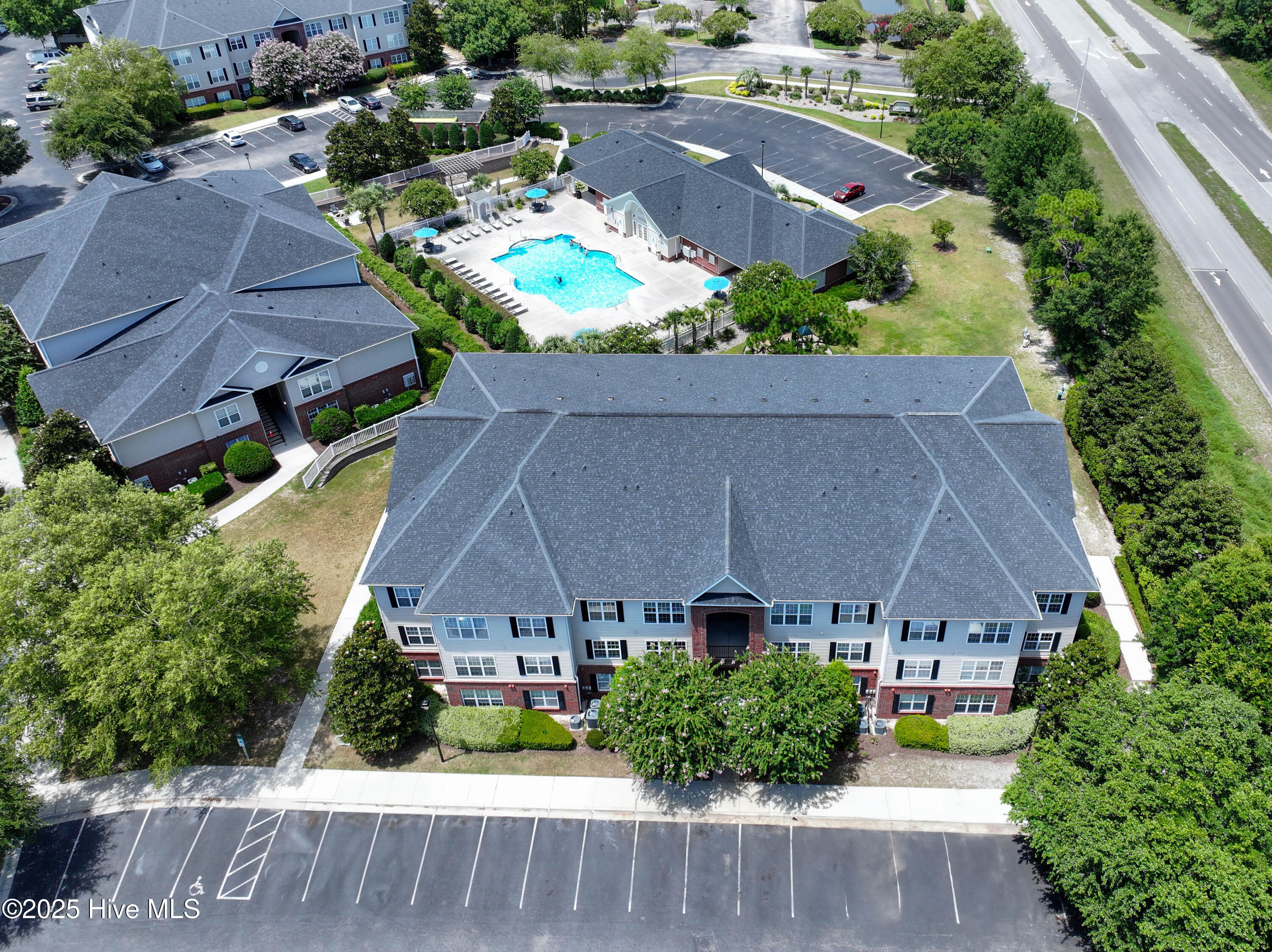 100515883 | Photo 40