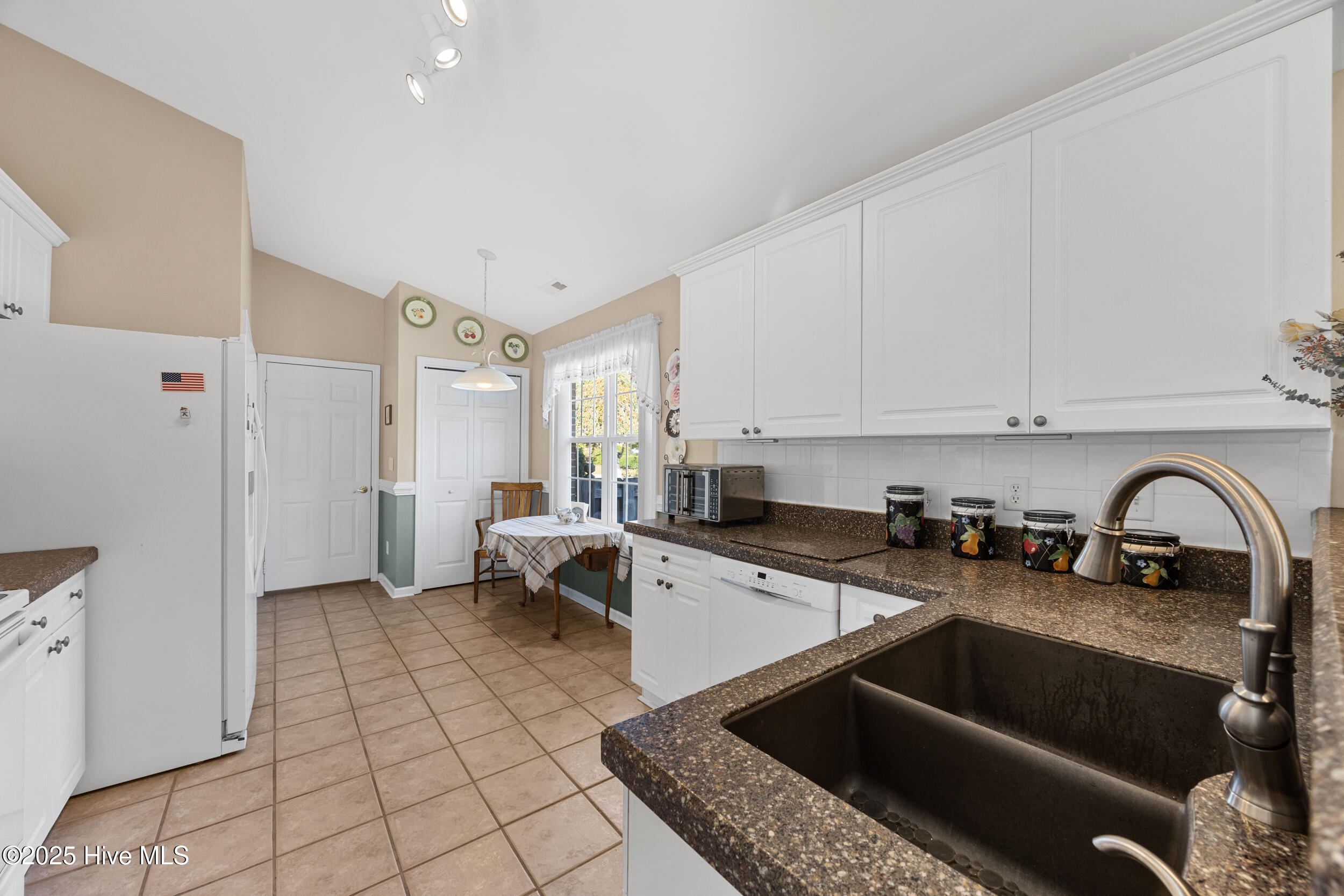 100541714 | Photo 26