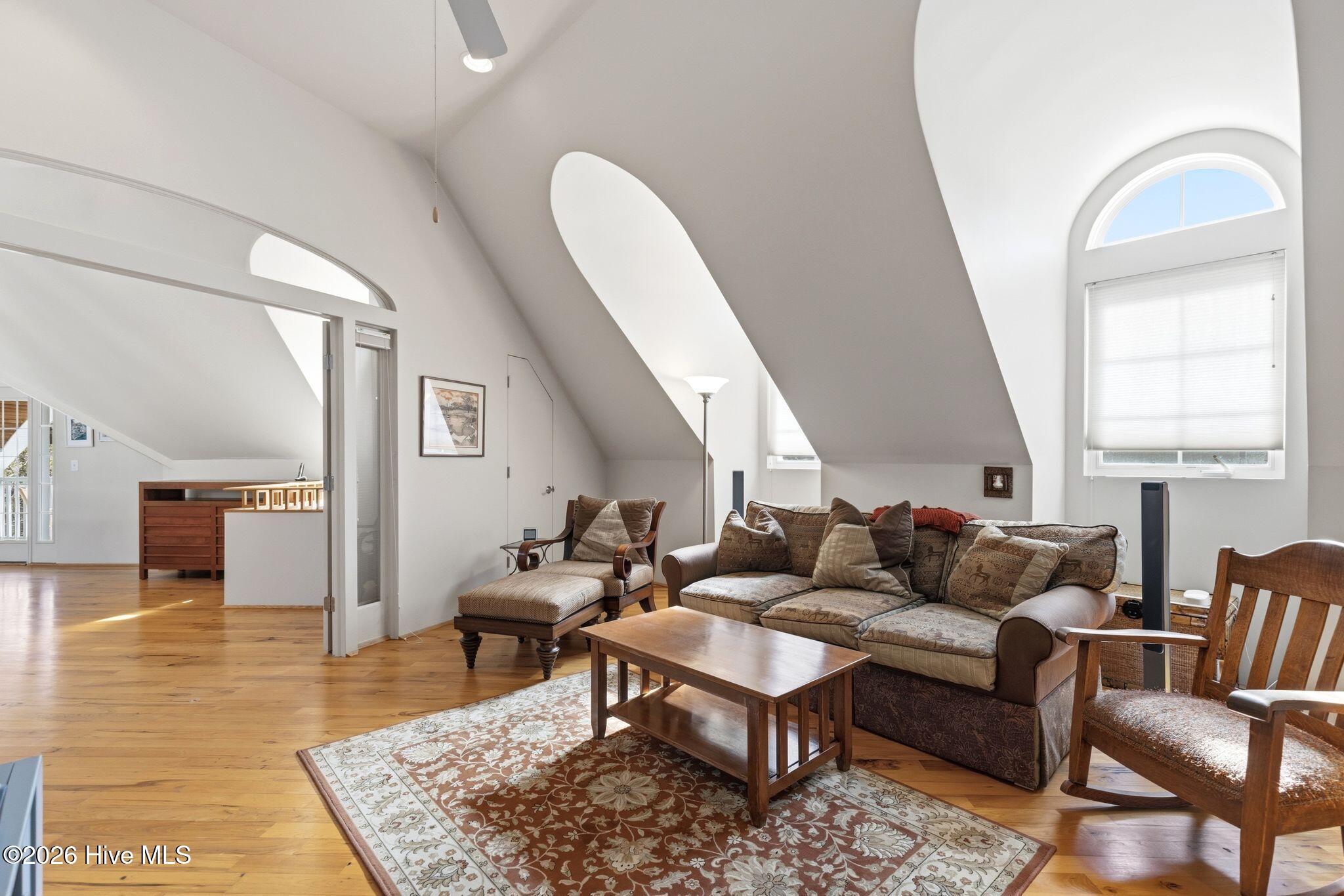 100555834 | Photo 48