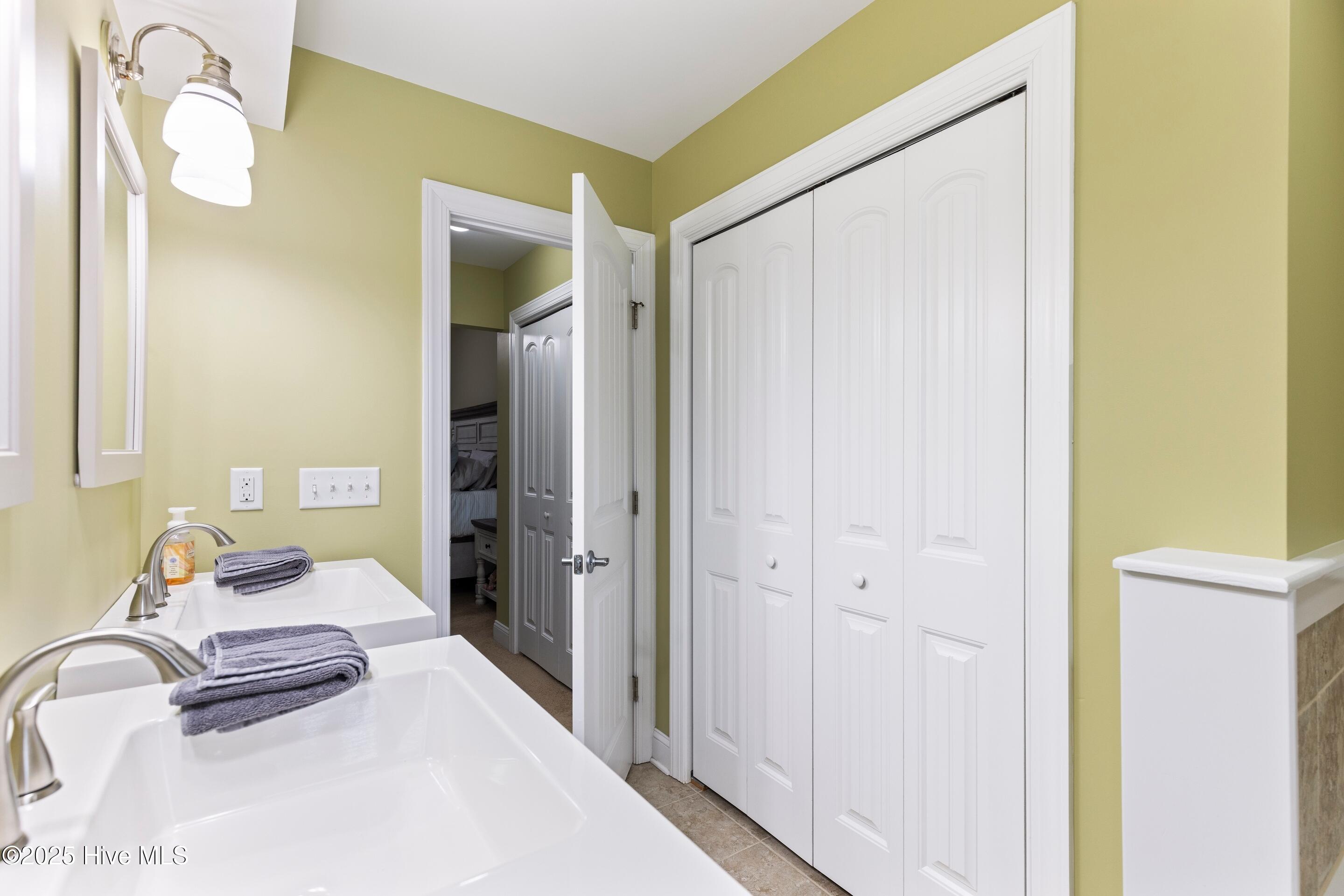 100553447 | Photo 30