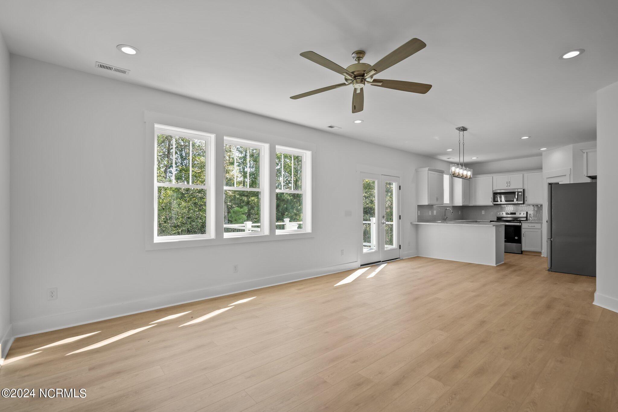 100439102 | Photo 37