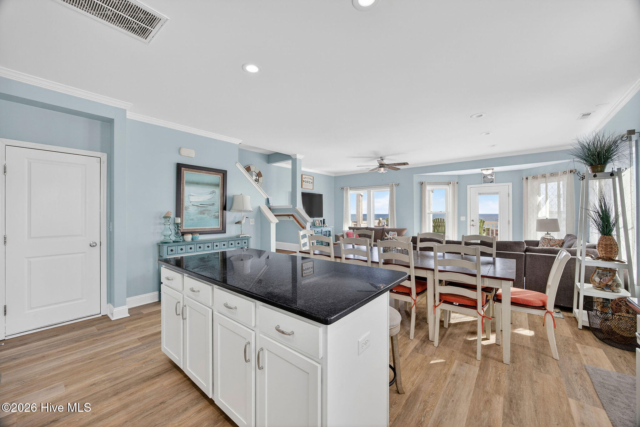 100552371 | Photo 13