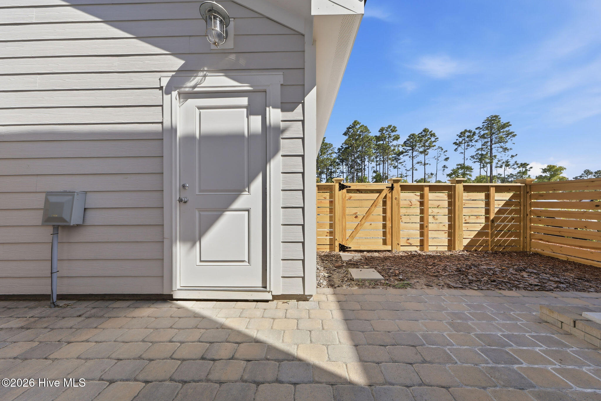 100569127 | Photo 14