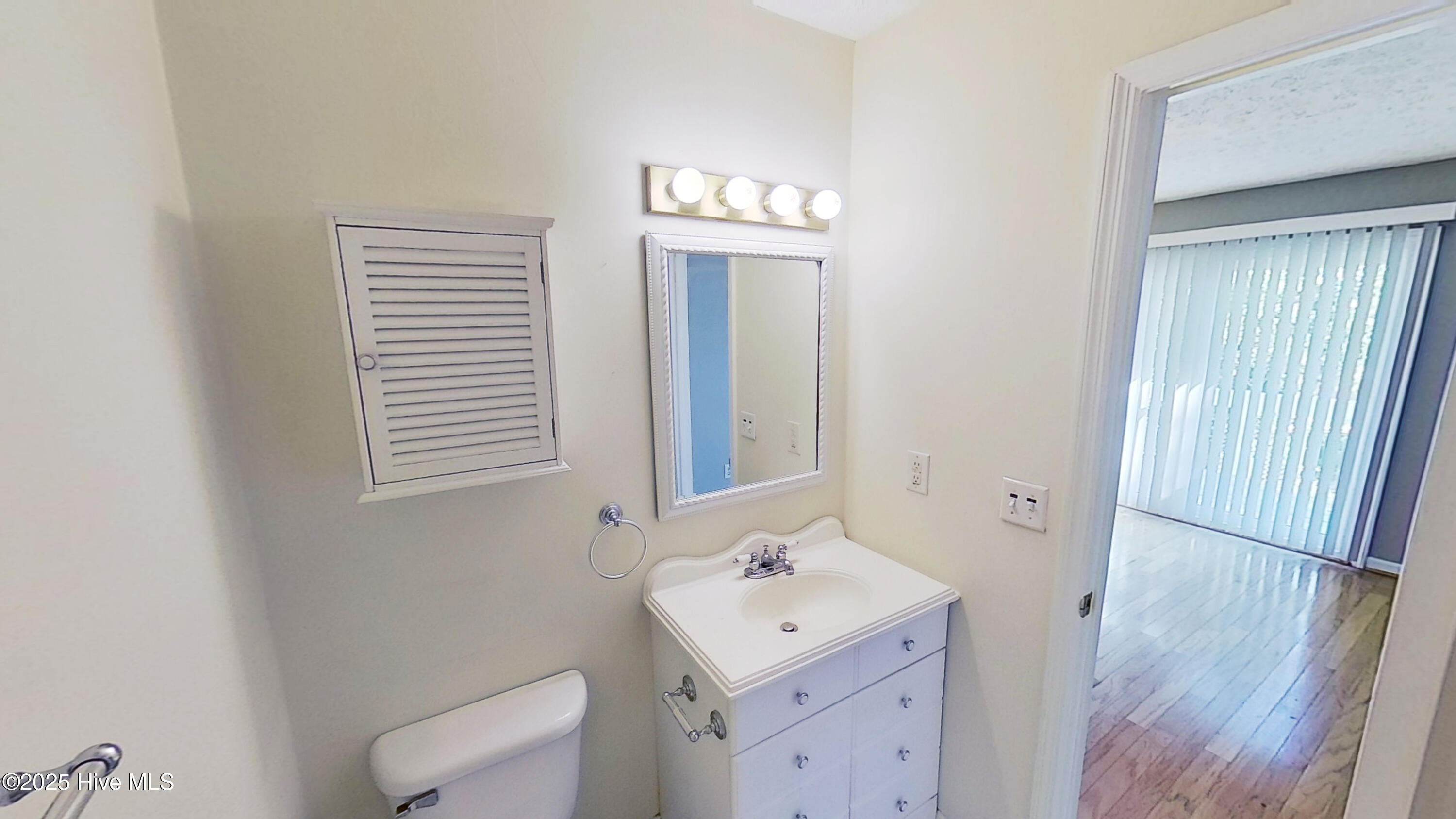 100540649 | Photo 24