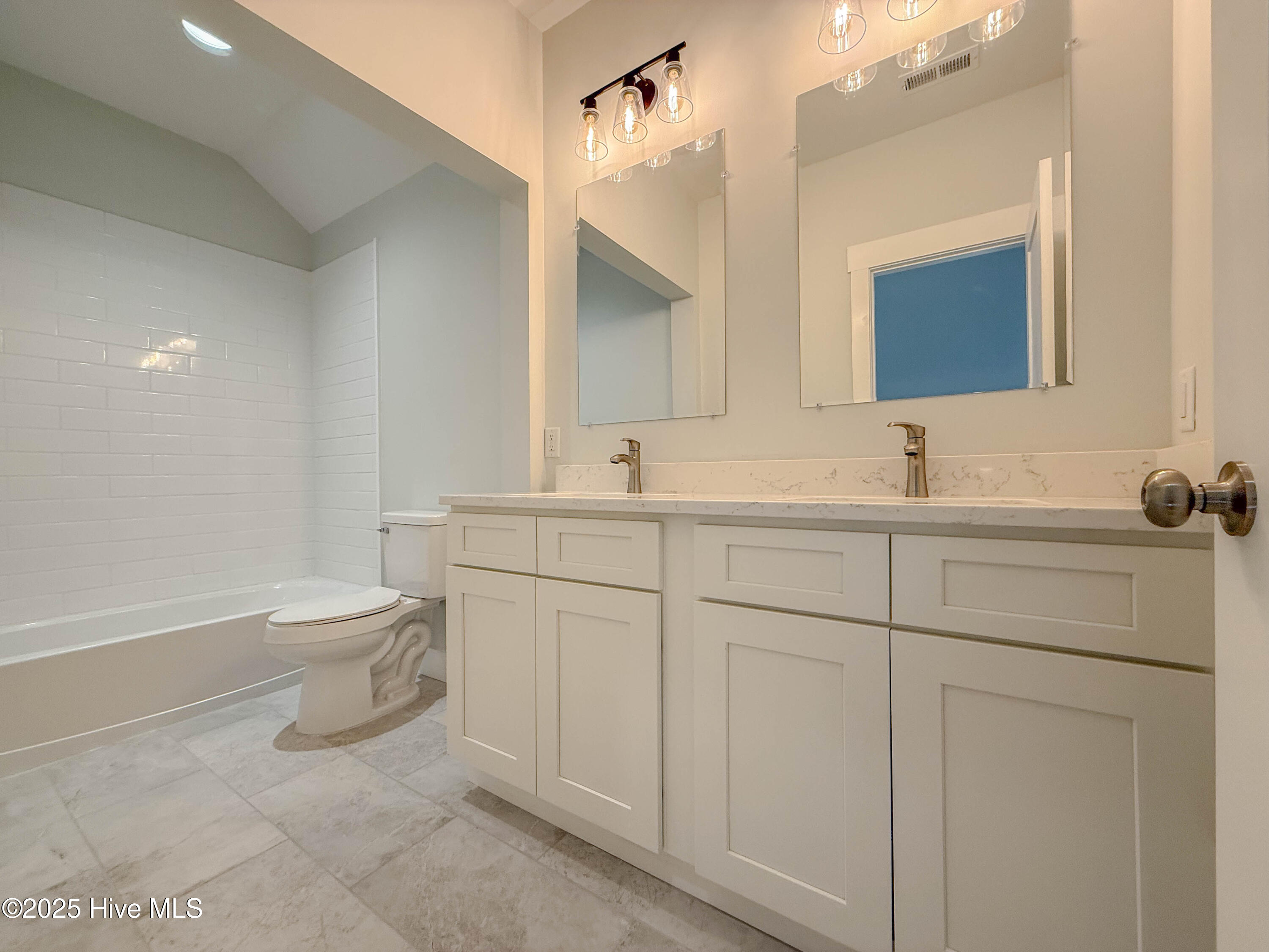 100559768 | Photo 42