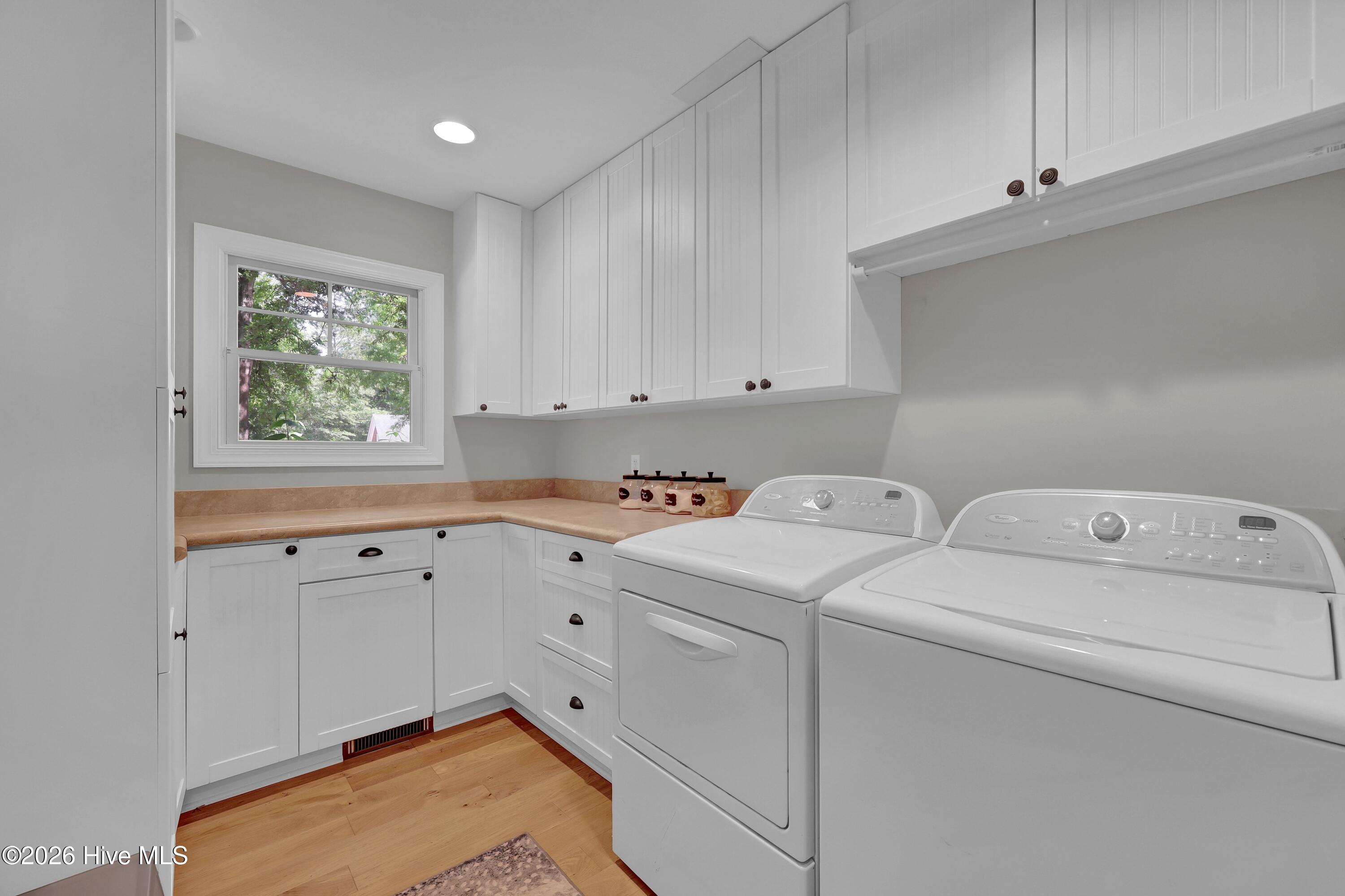 100569392 | Photo 26