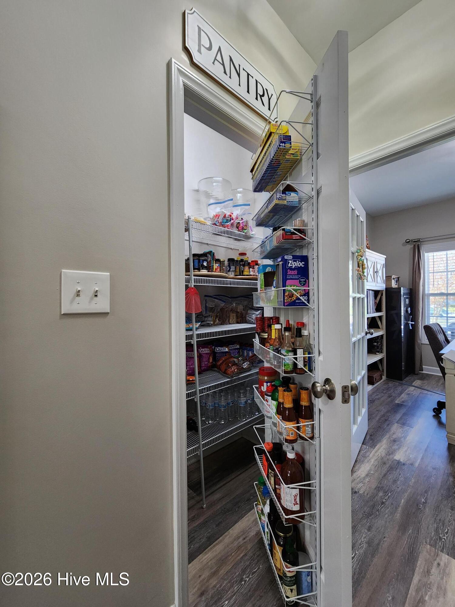 100570364 | Photo 19