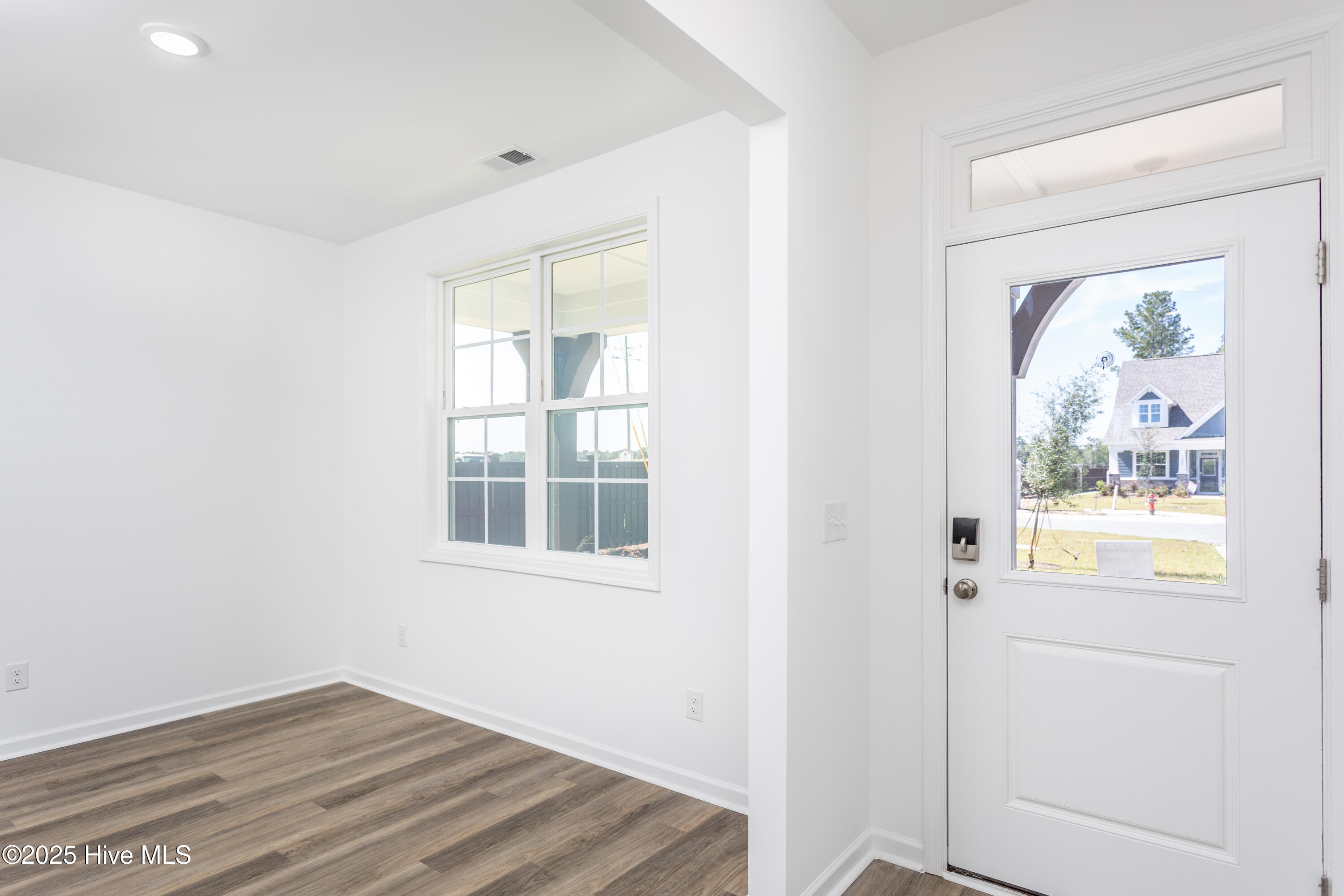 100507421 | Photo 12