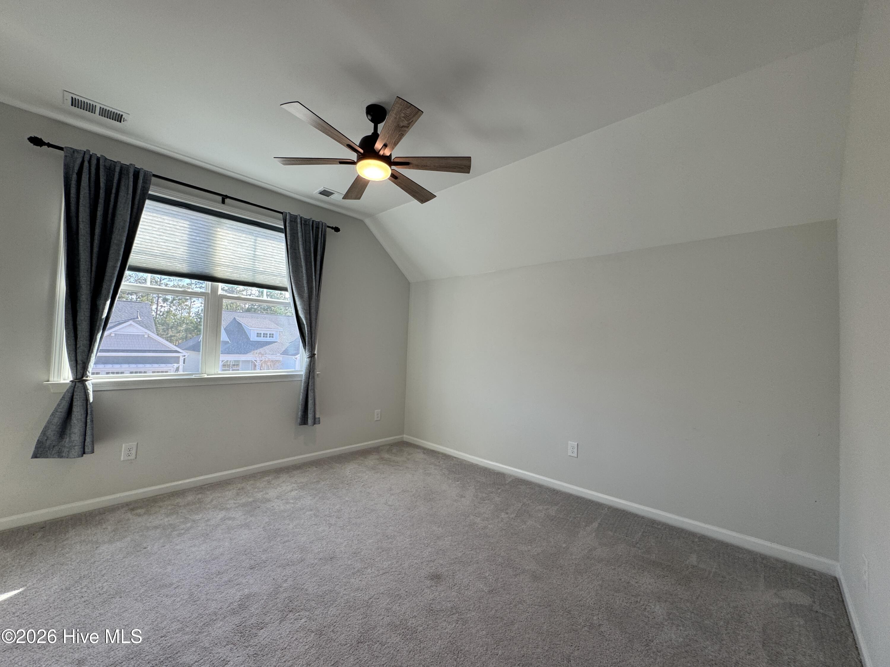 100548748 | Photo 21