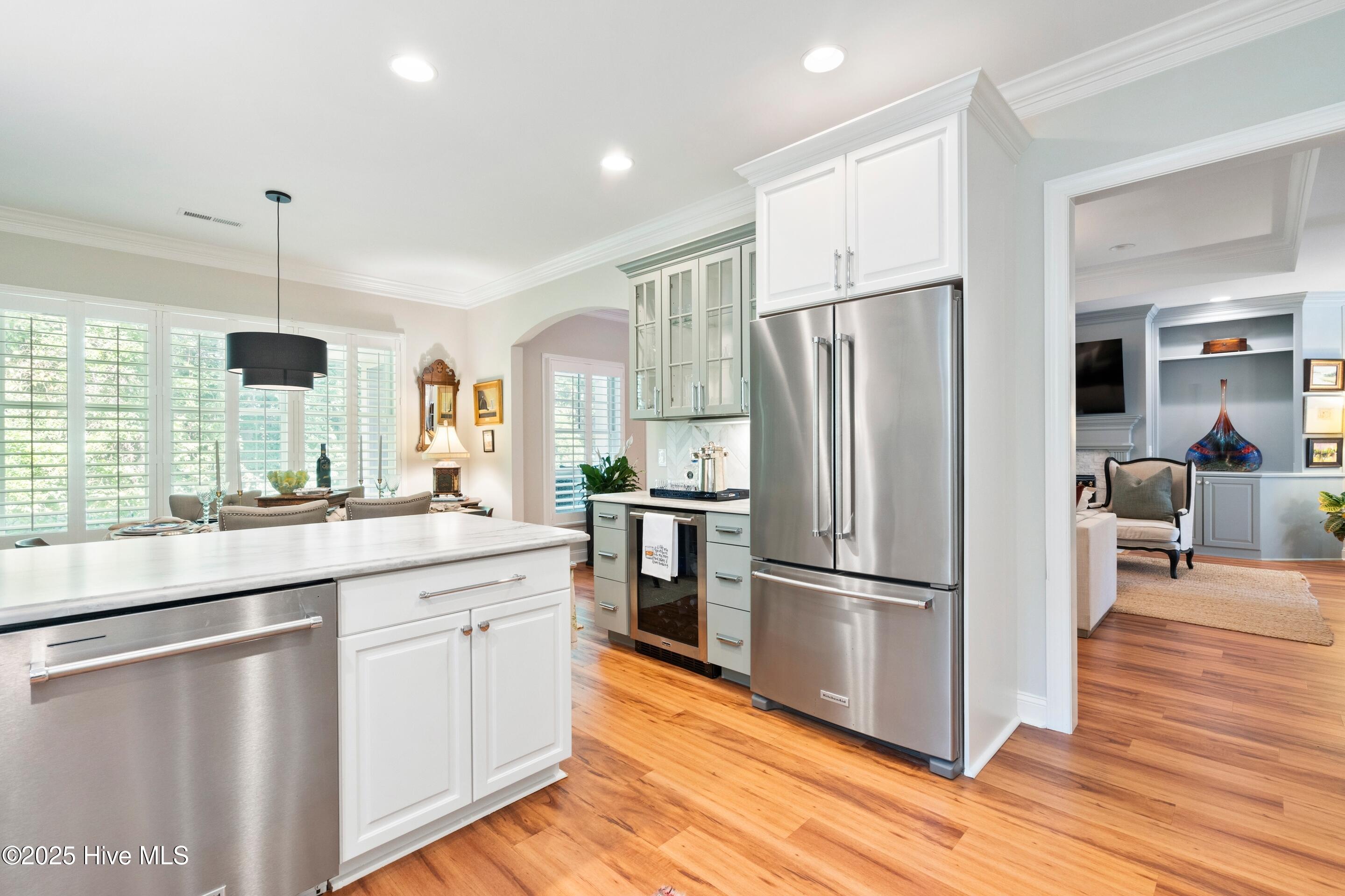 100520389 | Photo 29