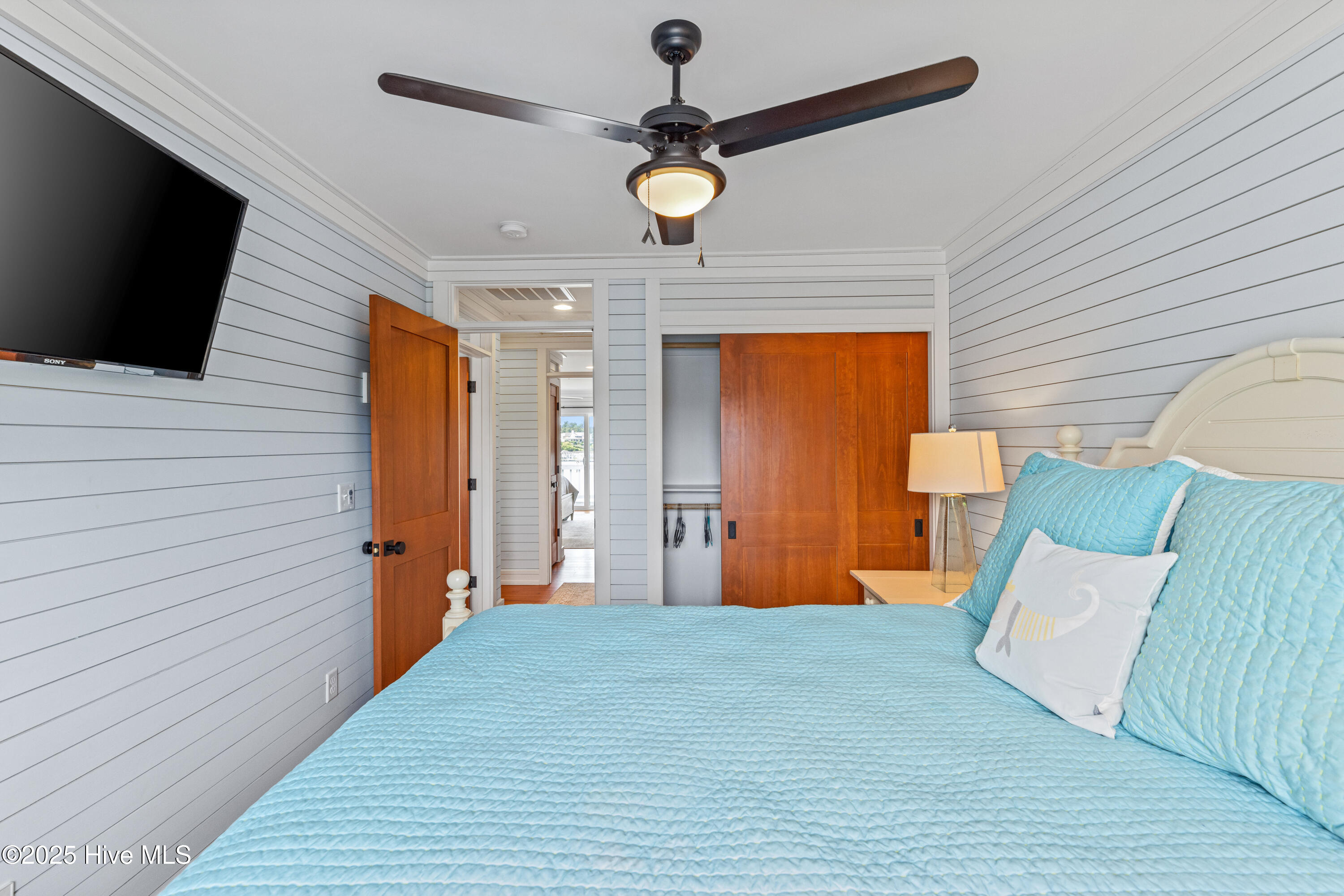 100523533 | Photo 23