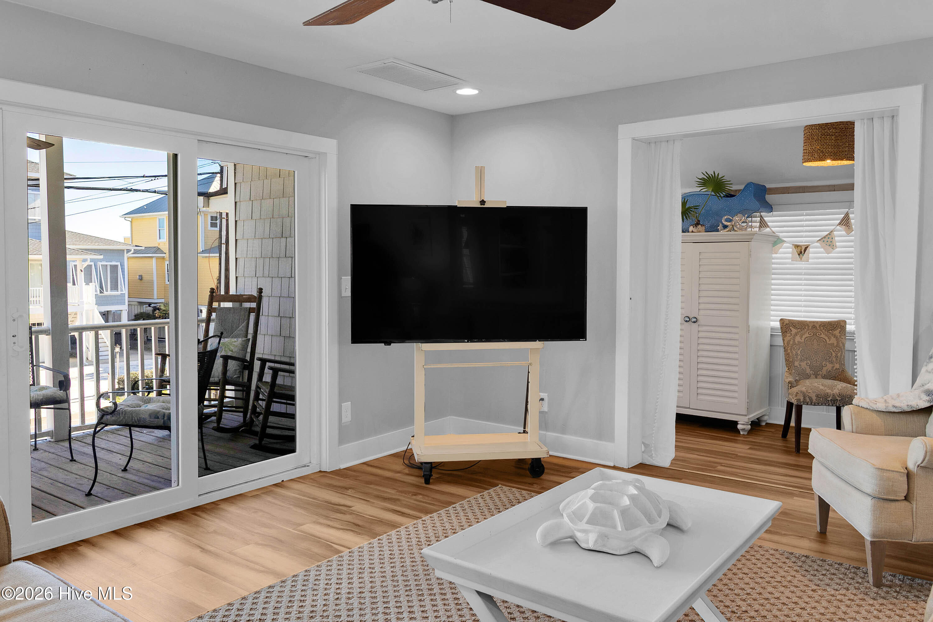 100550780 | Photo 41