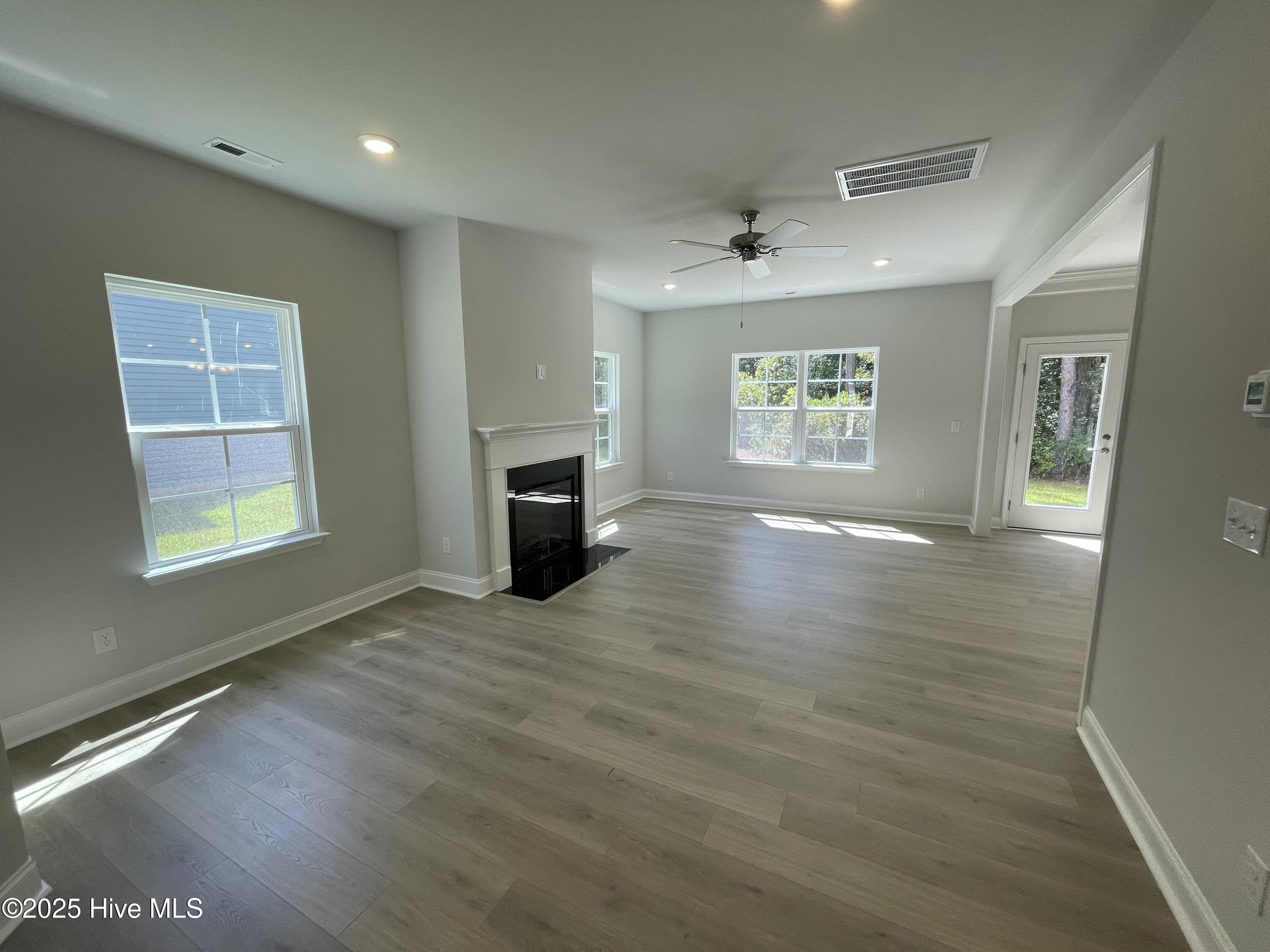 100422121 | Photo 14