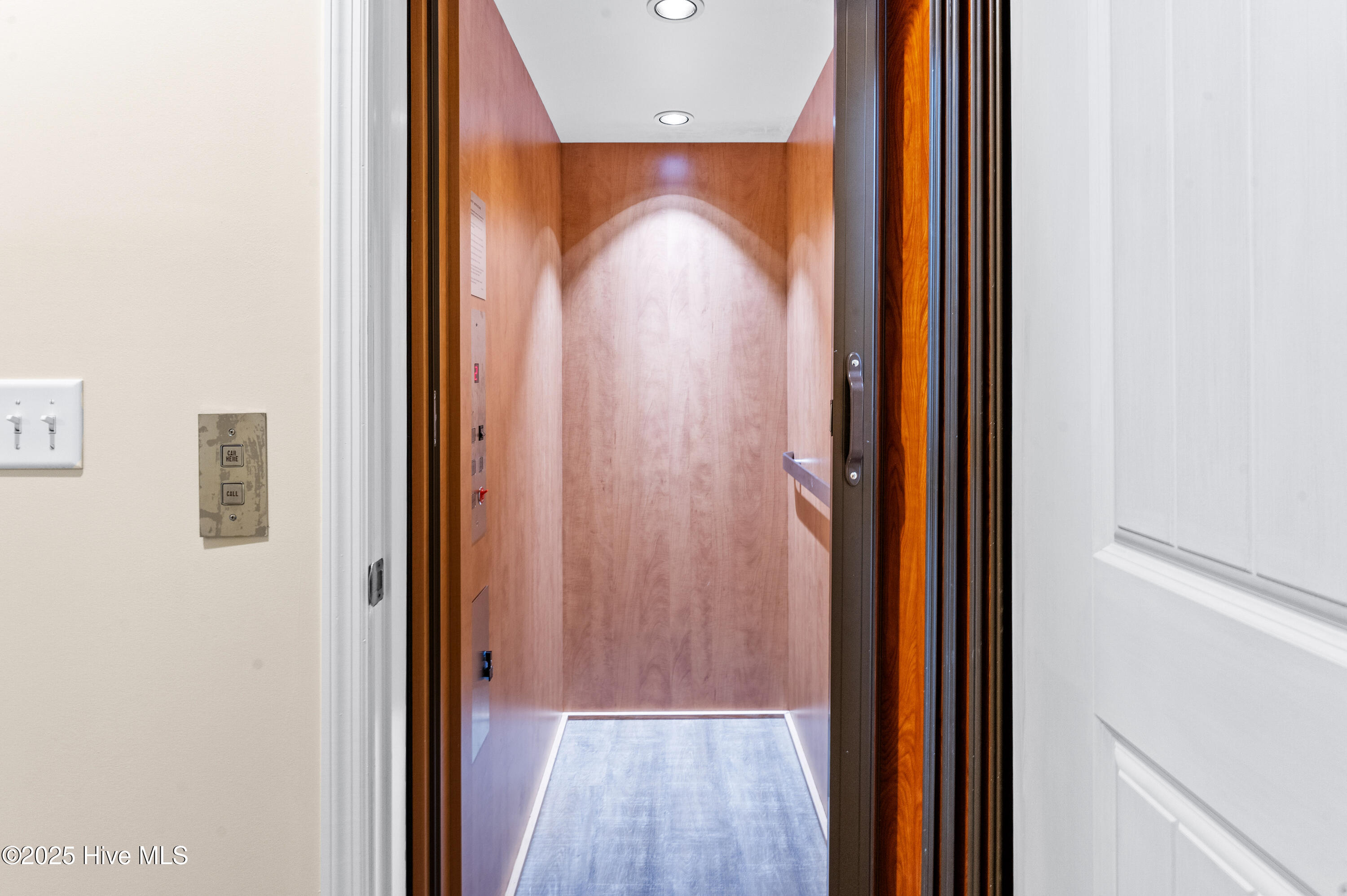 100522807 | Photo 30