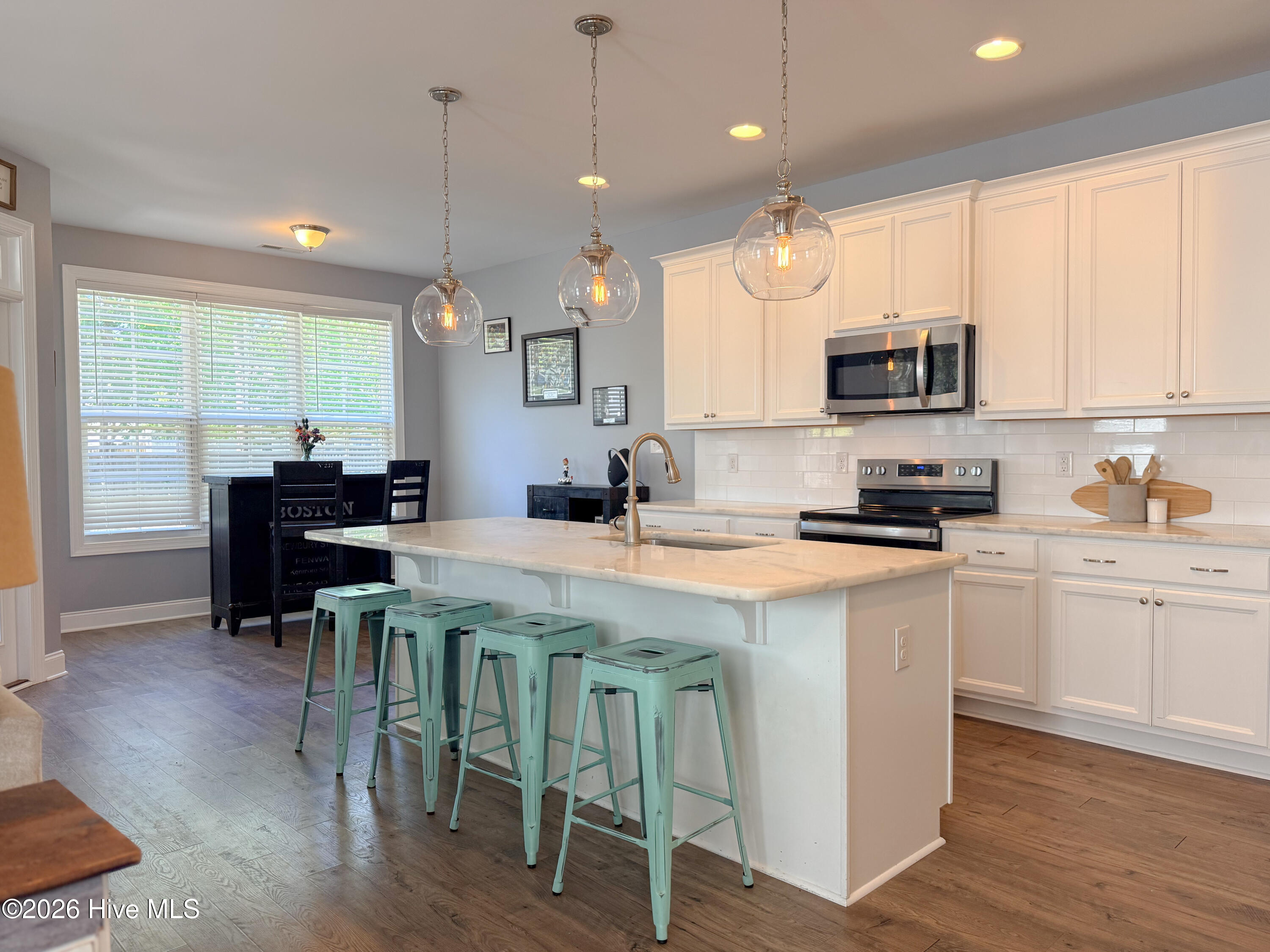 100569259 | Photo 21