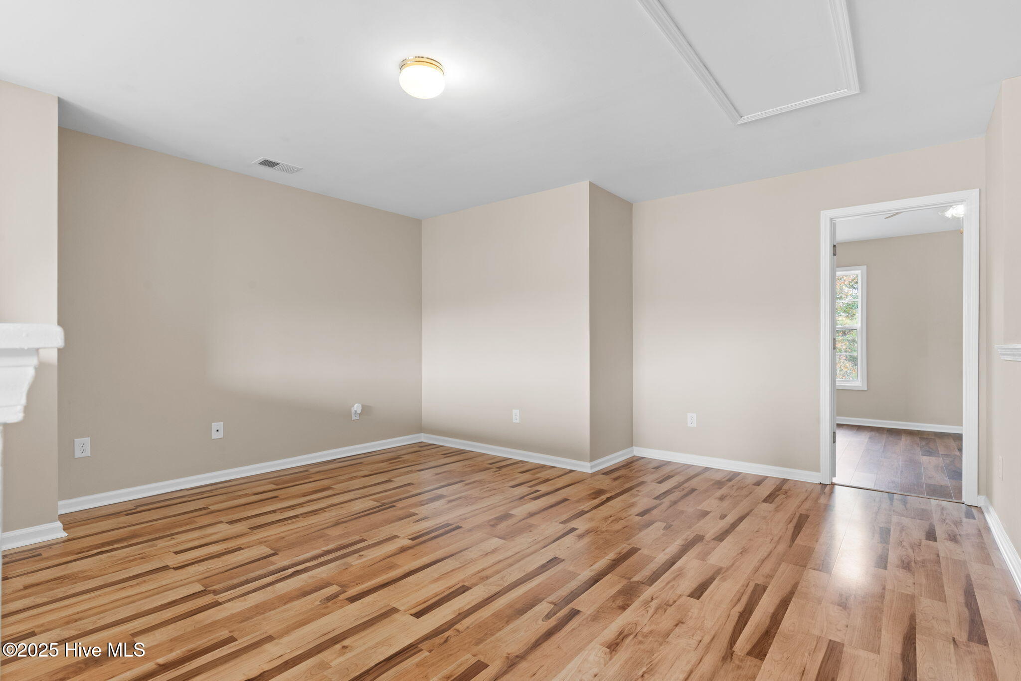 100542570 | Photo 46