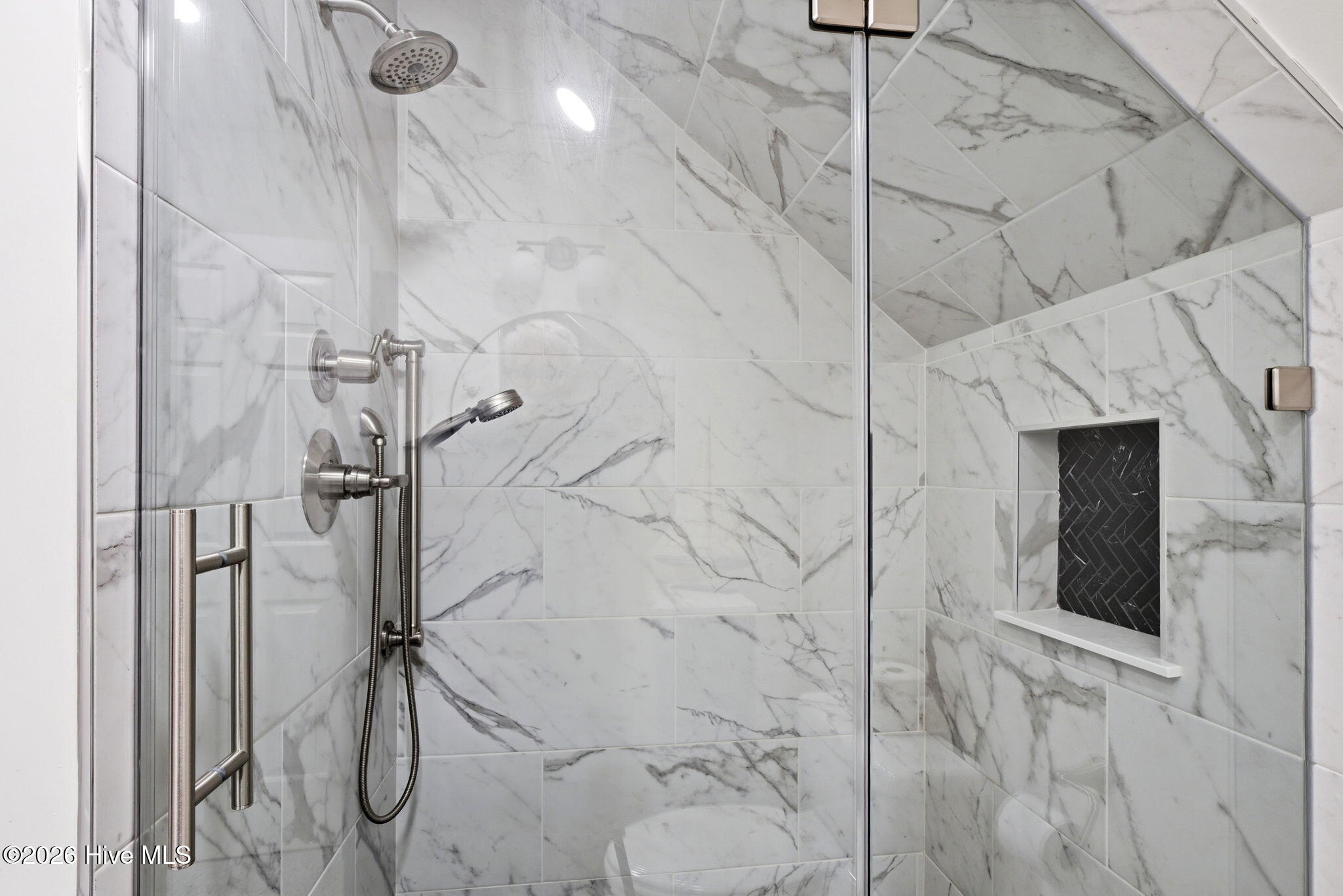 100563483 | Photo 25