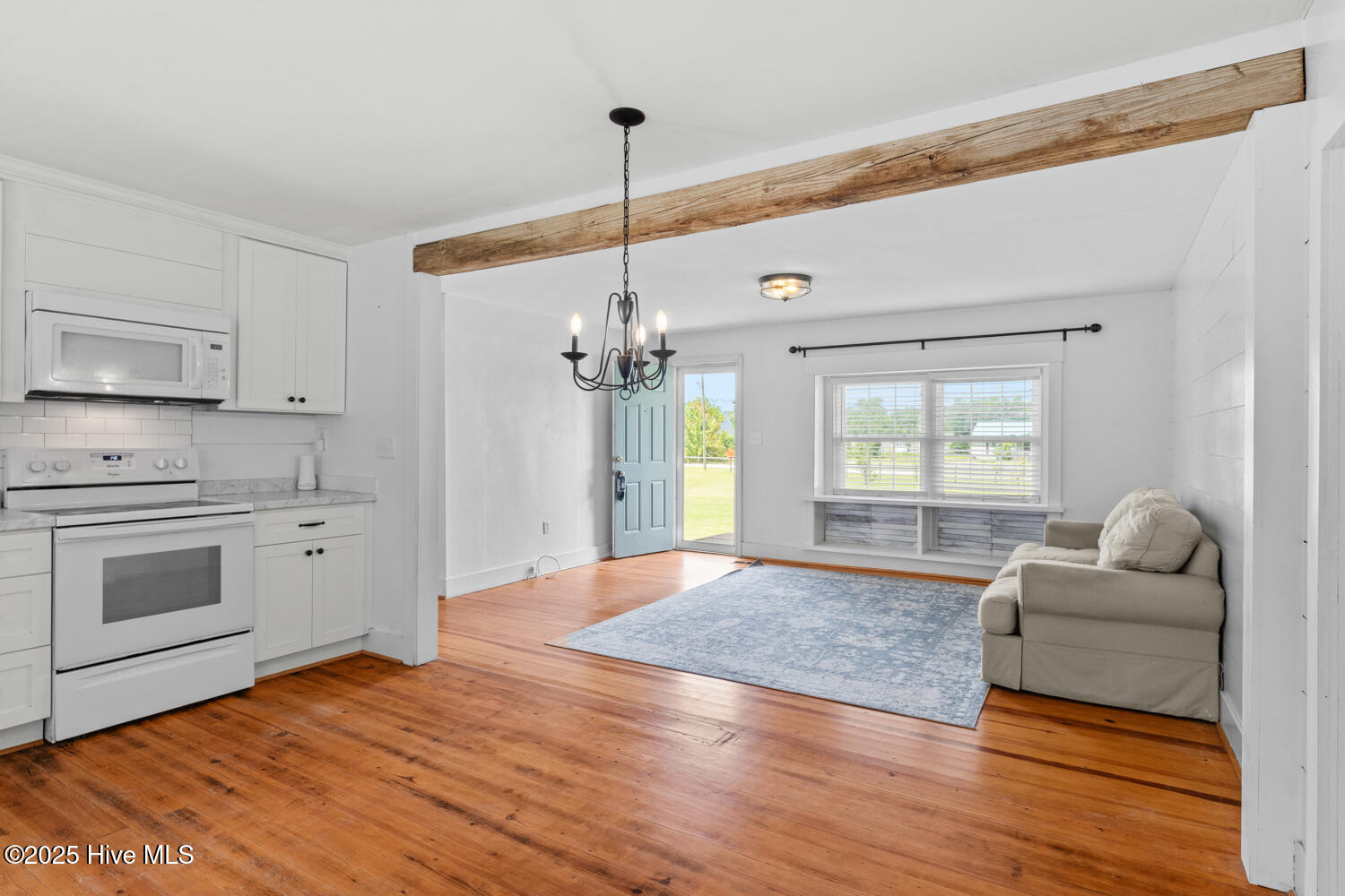 100520371 | Photo 11