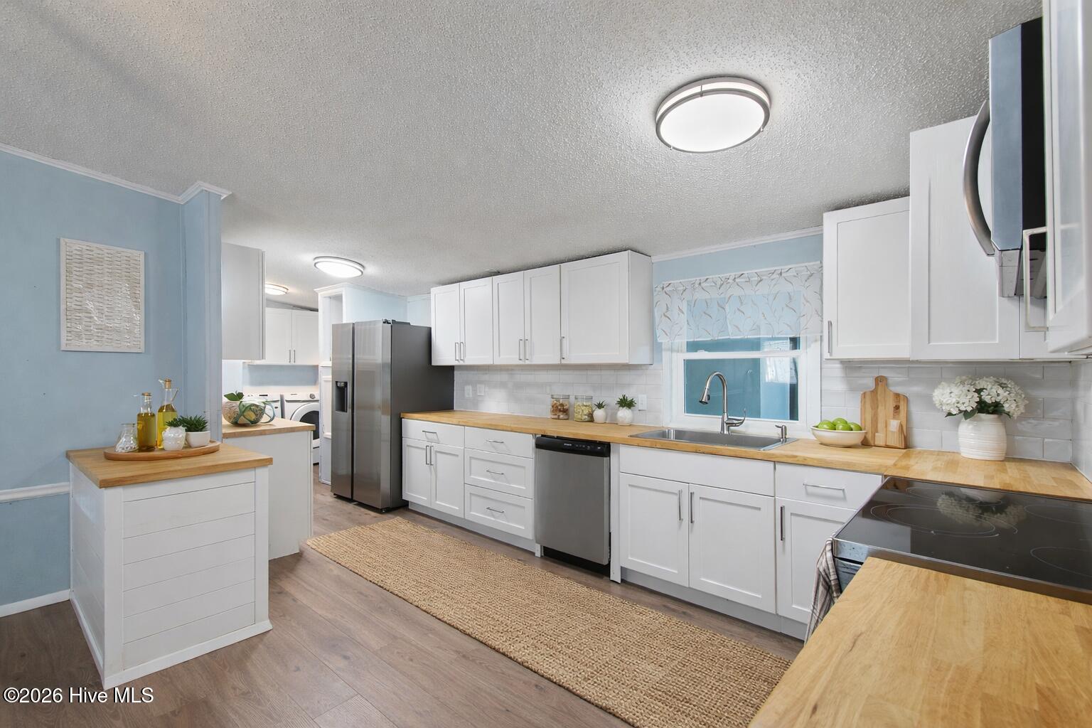 100560053 | Photo 11