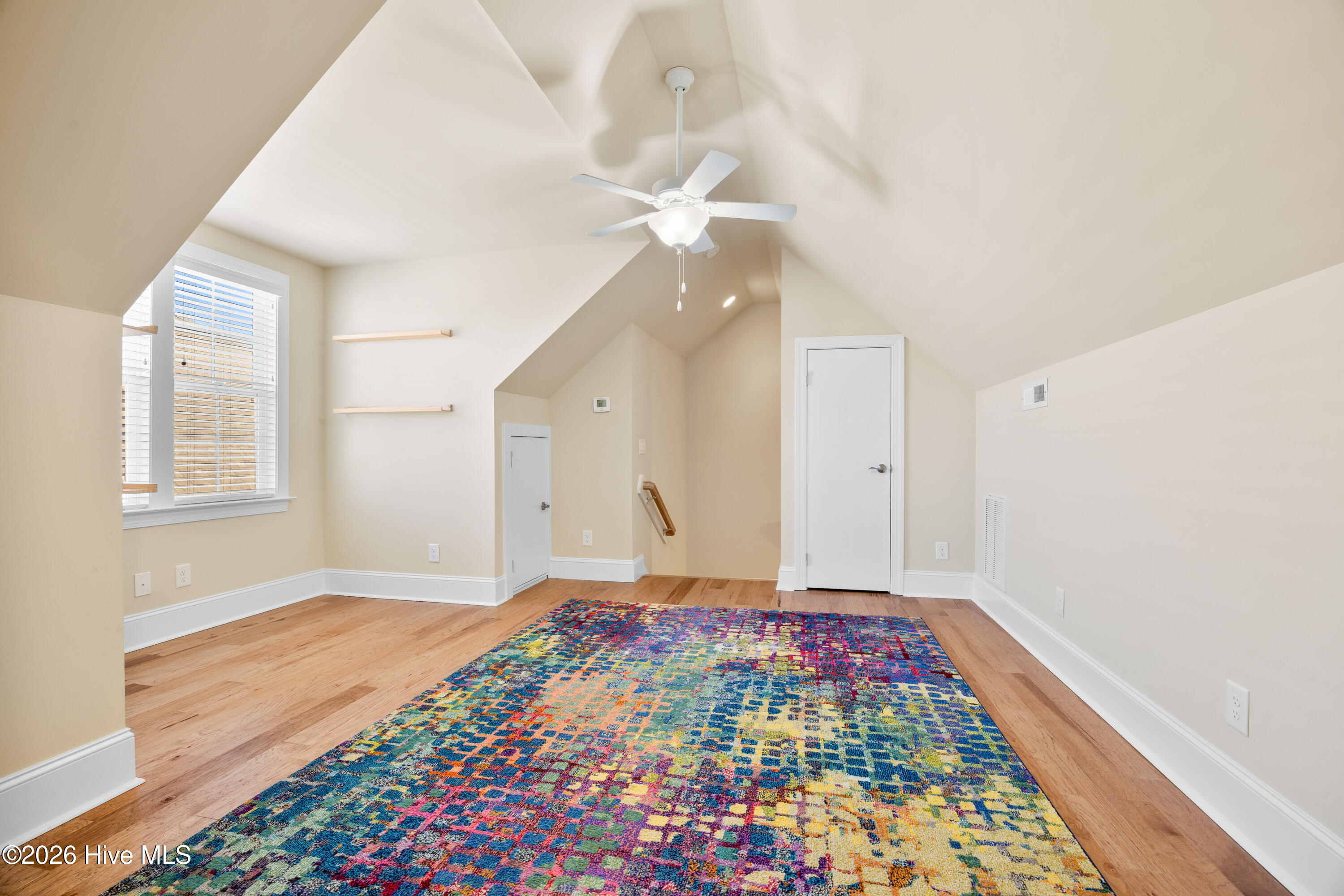 100550520 | Photo 32