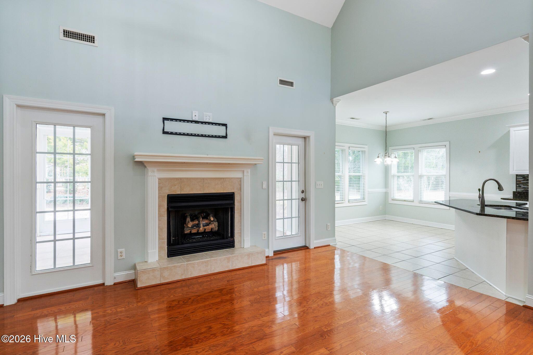 100552606 | Photo 10