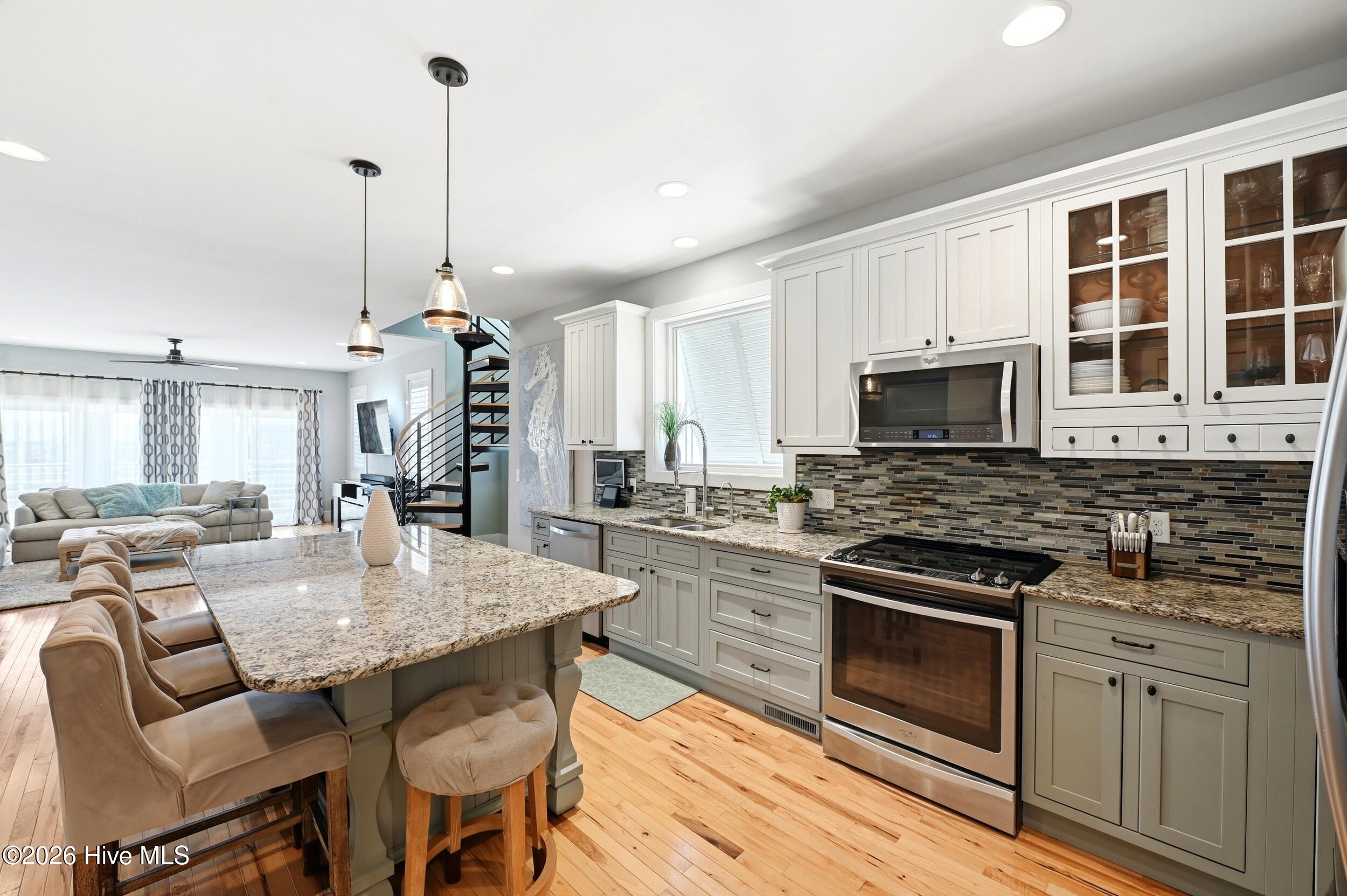 100568408 | Photo 12