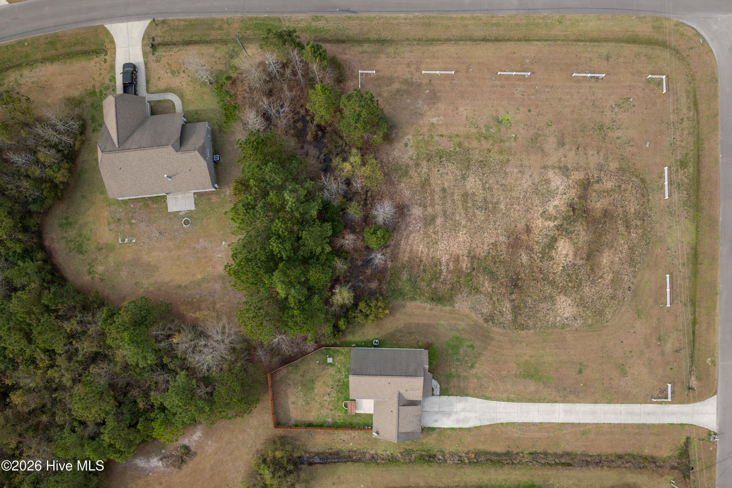 100561600 | Photo 40