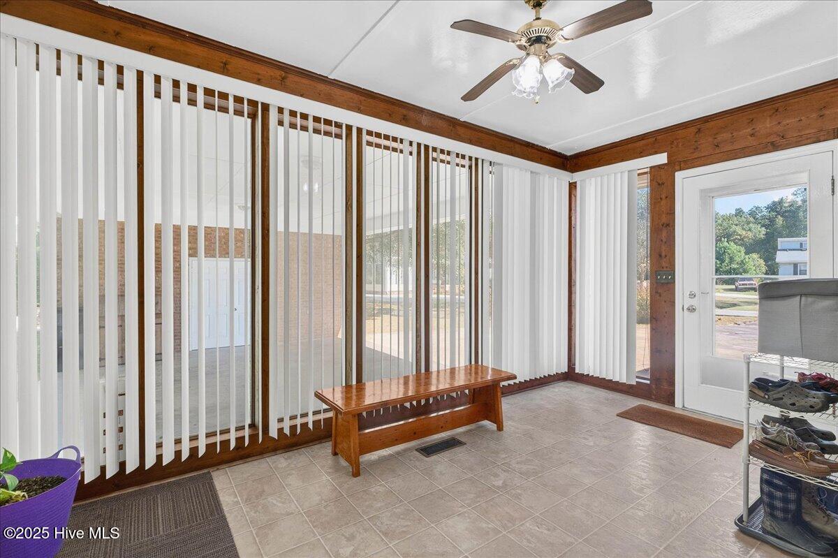 100533045 | Photo 42