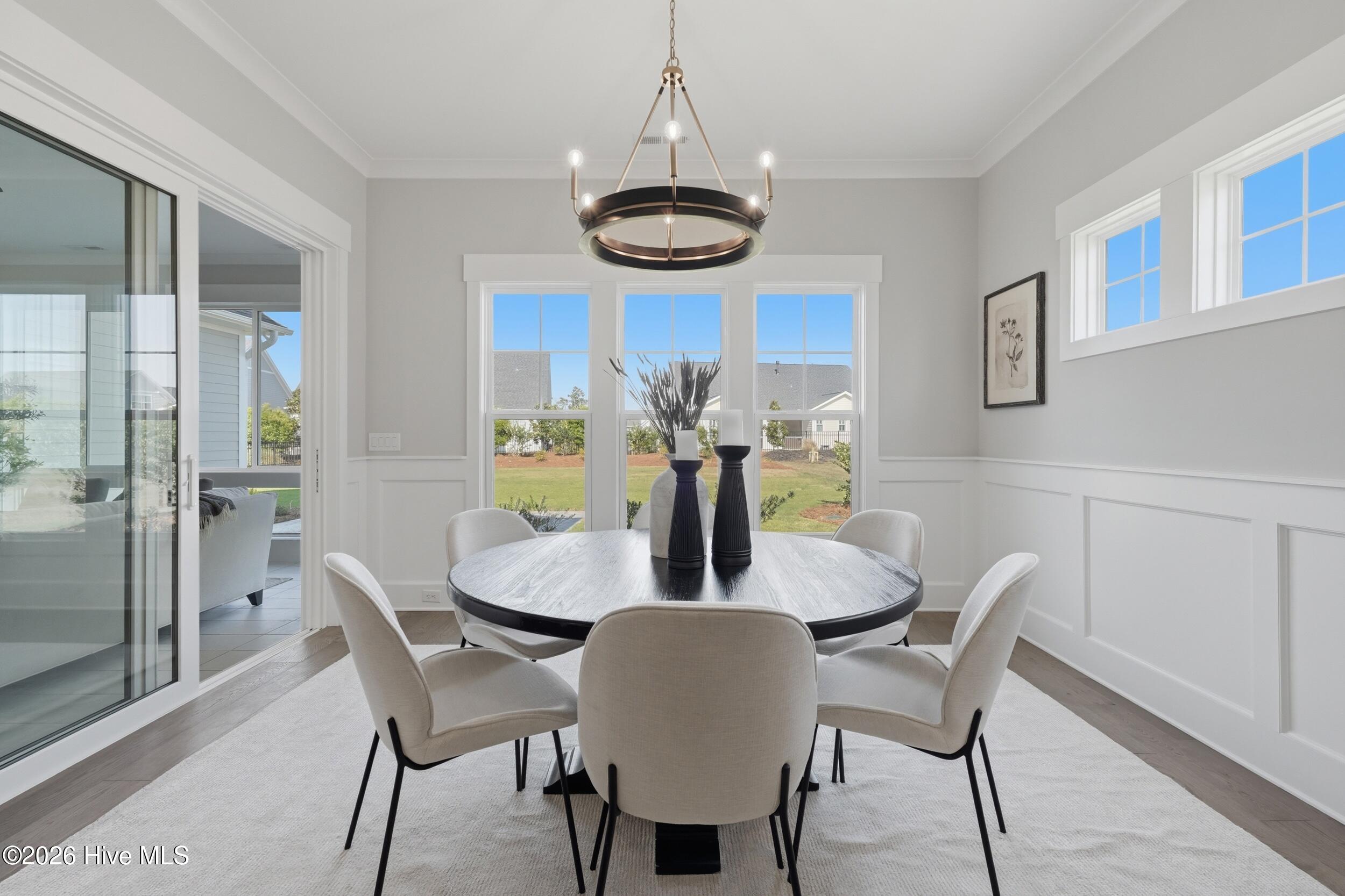 100567785 | Photo 35