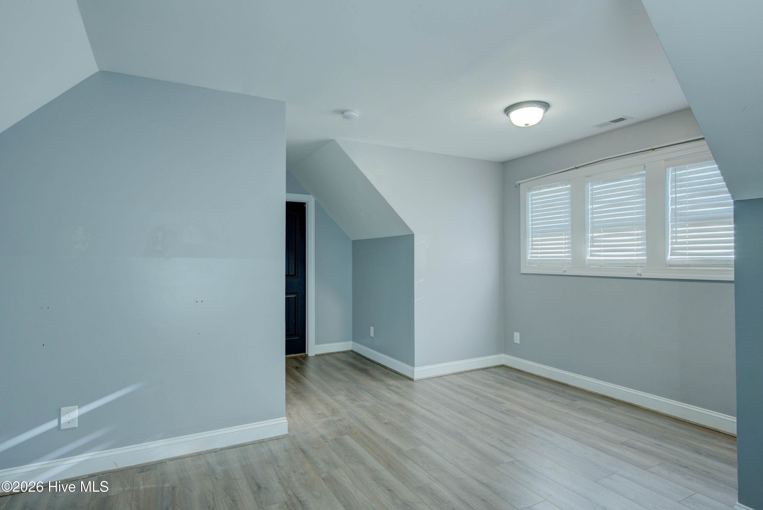 100561600 | Photo 14