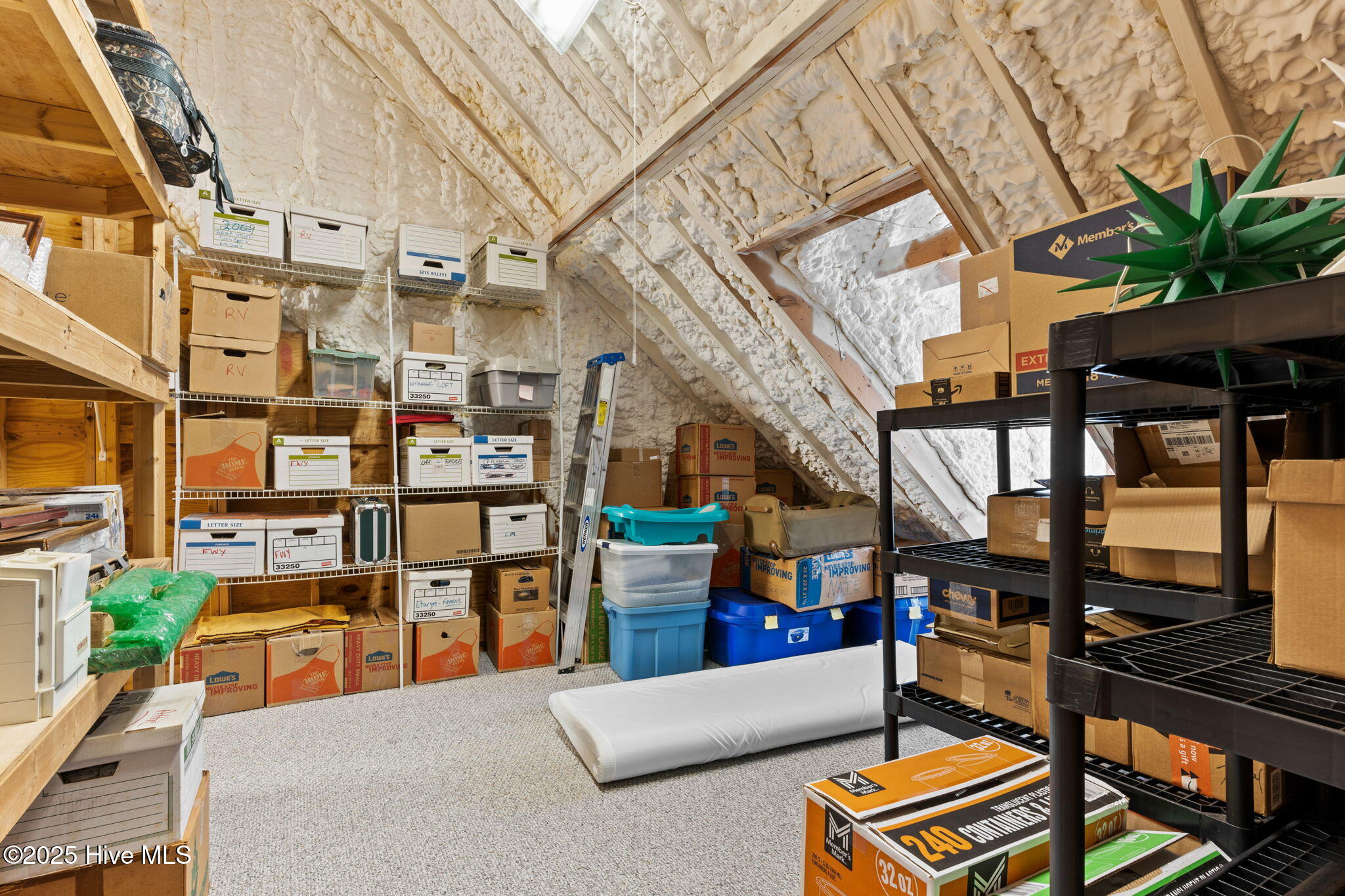 100544060 | Photo 35