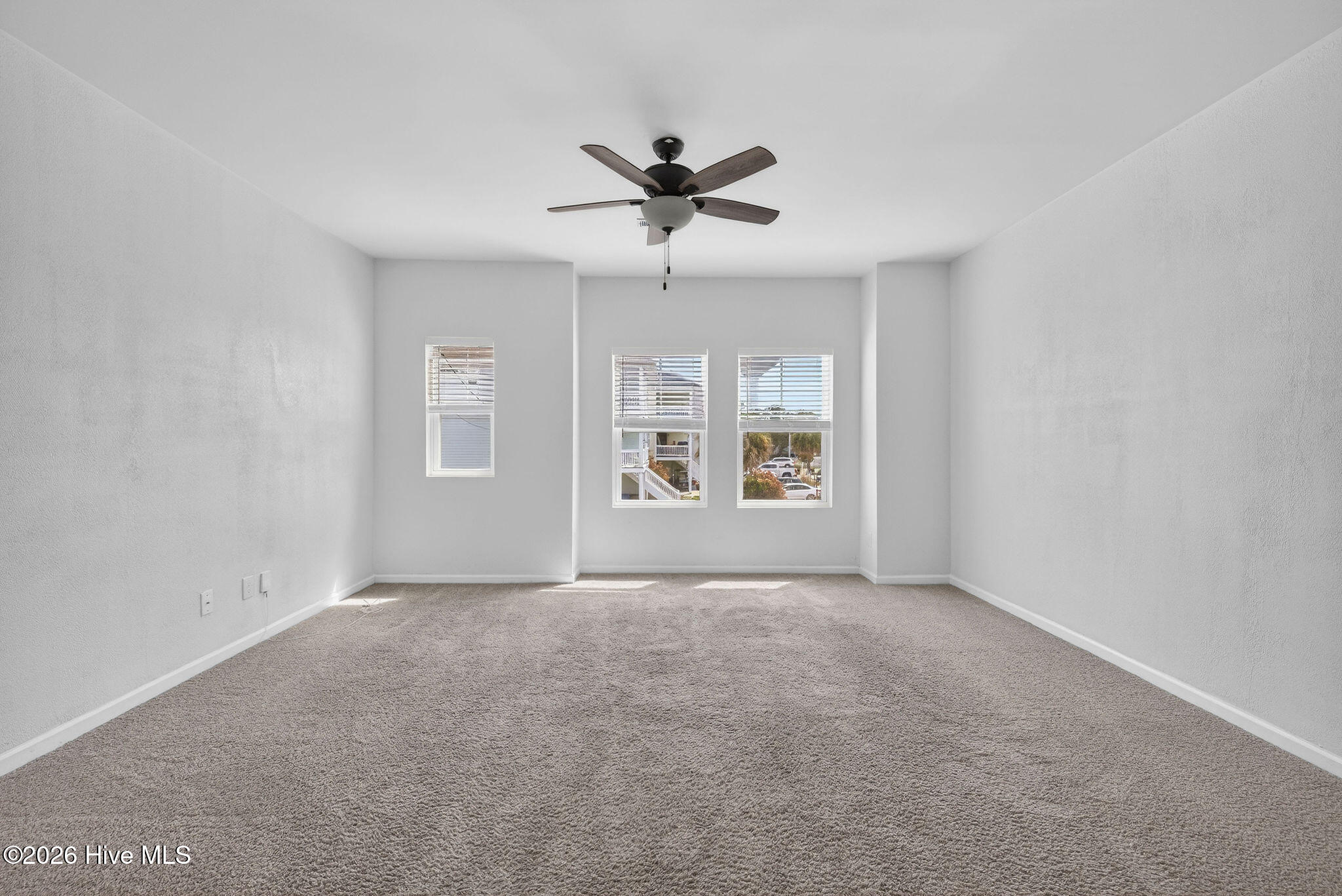 100563693 | Photo 24