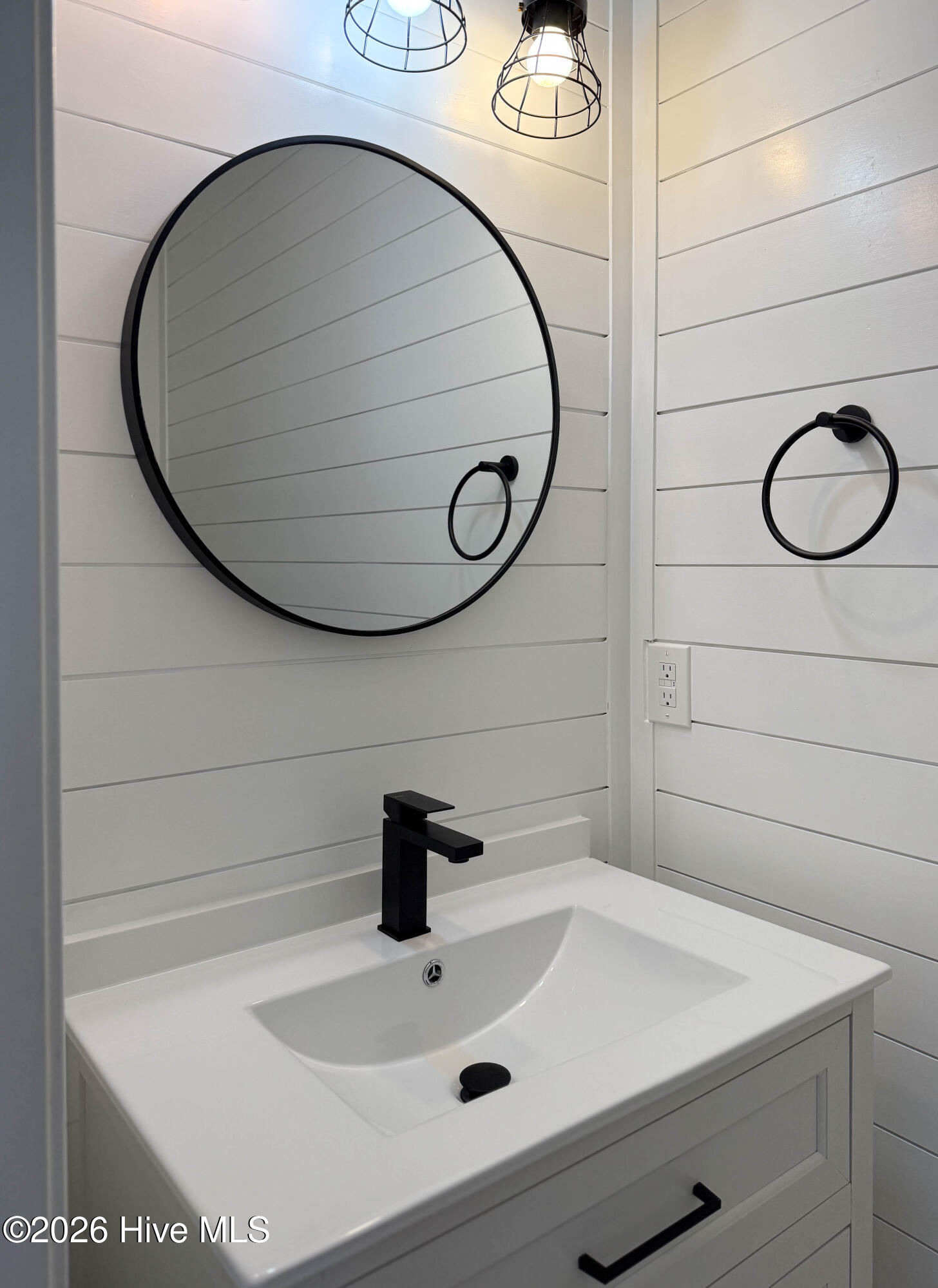 100550265 | Photo 47