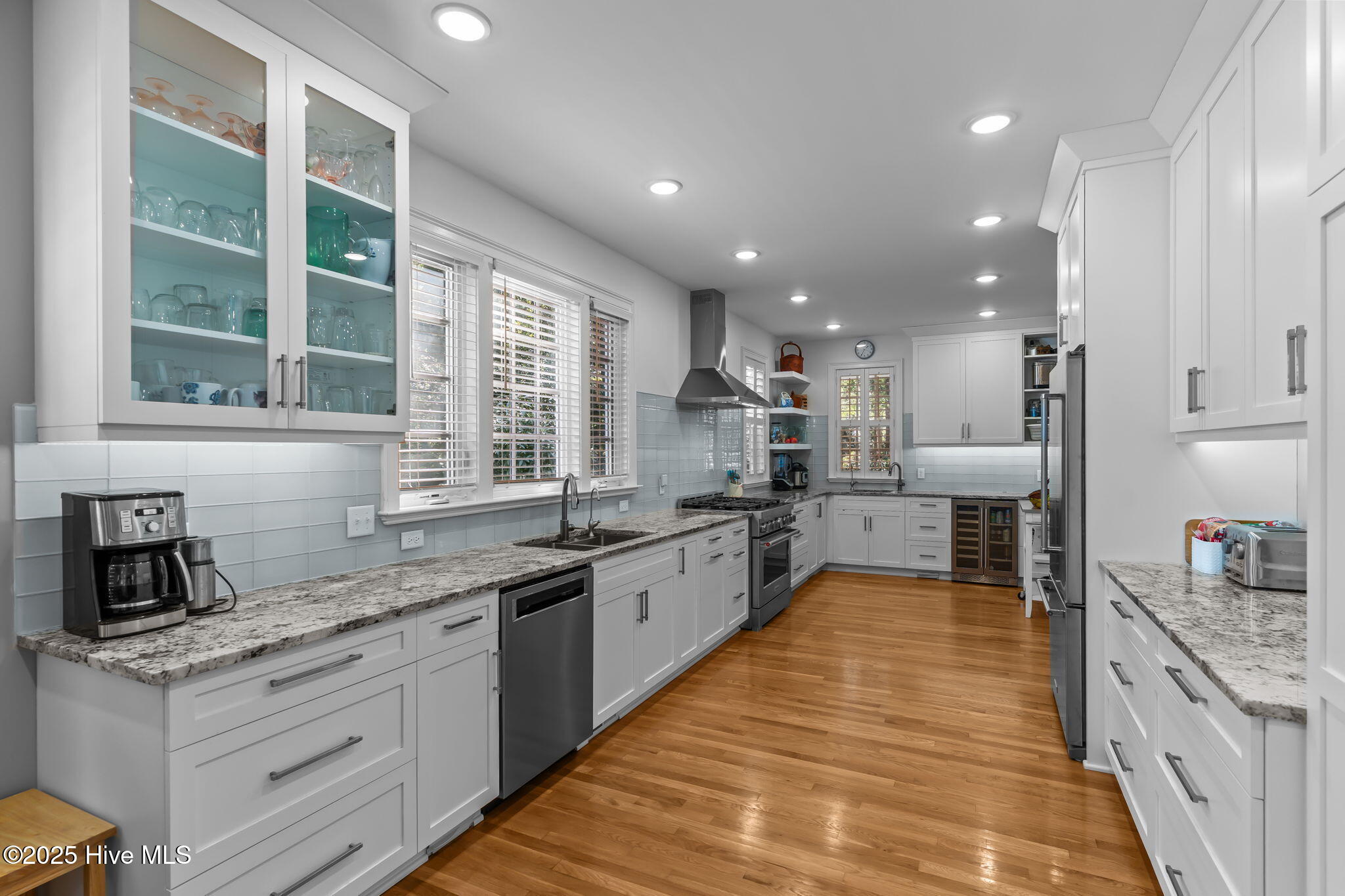 100538166 | Photo 19