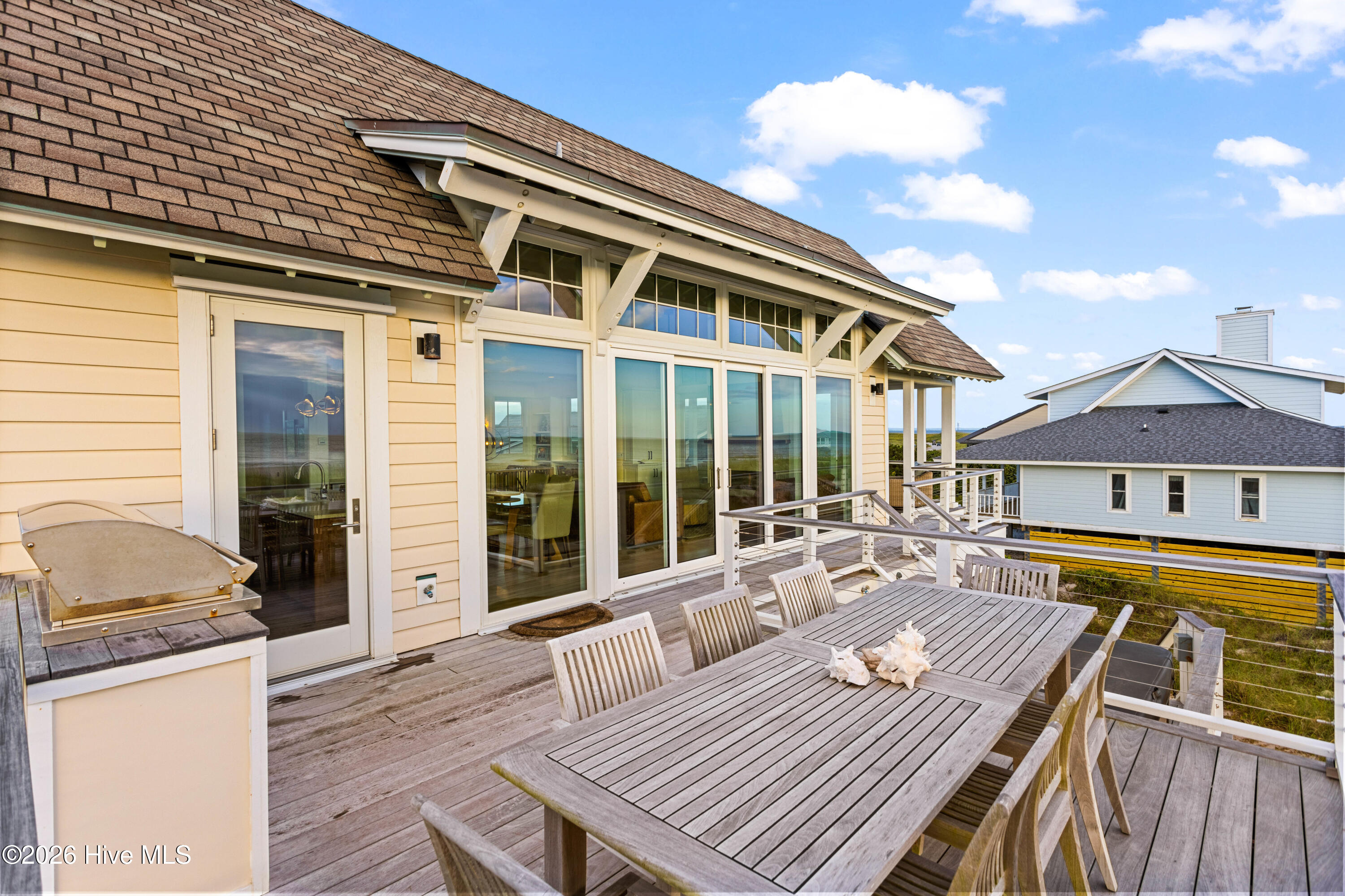 100569964 | Photo 23