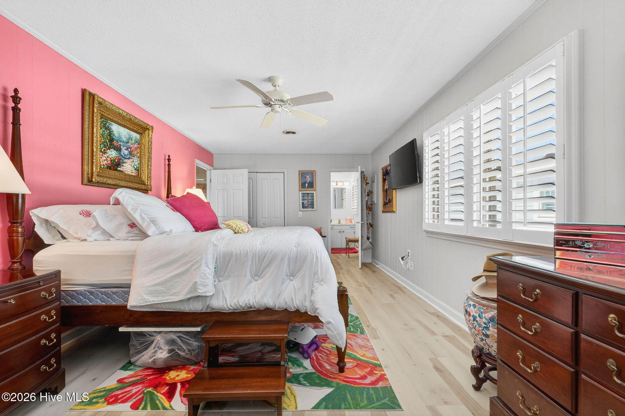 100560739 | Photo 50