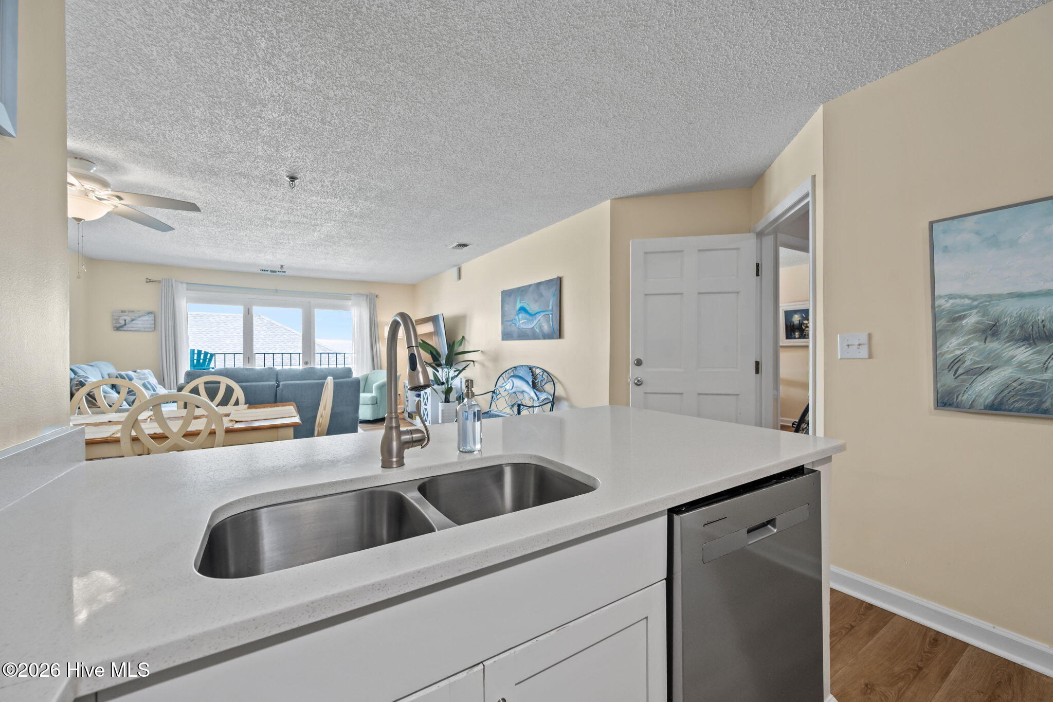 100562766 | Photo 17