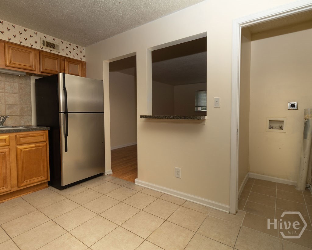 Kitchen / Laundry Closet