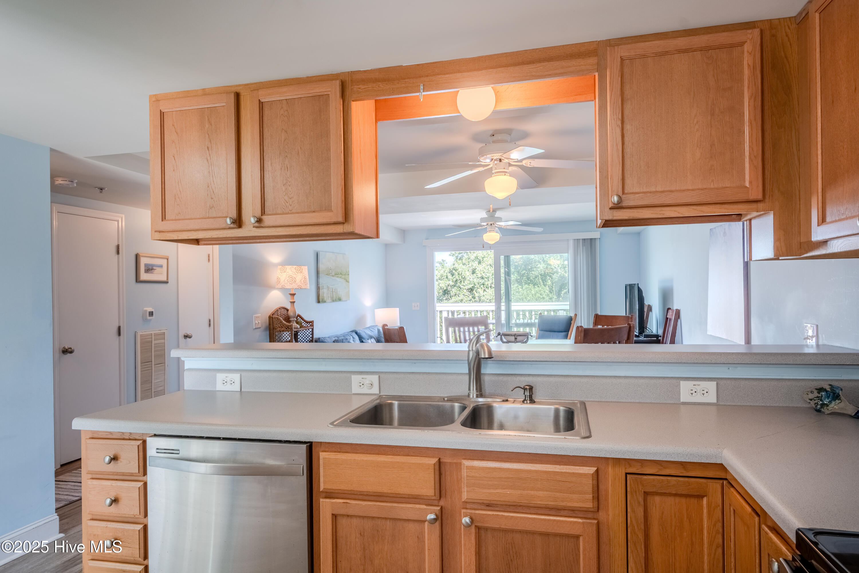 100535213 | Photo 11