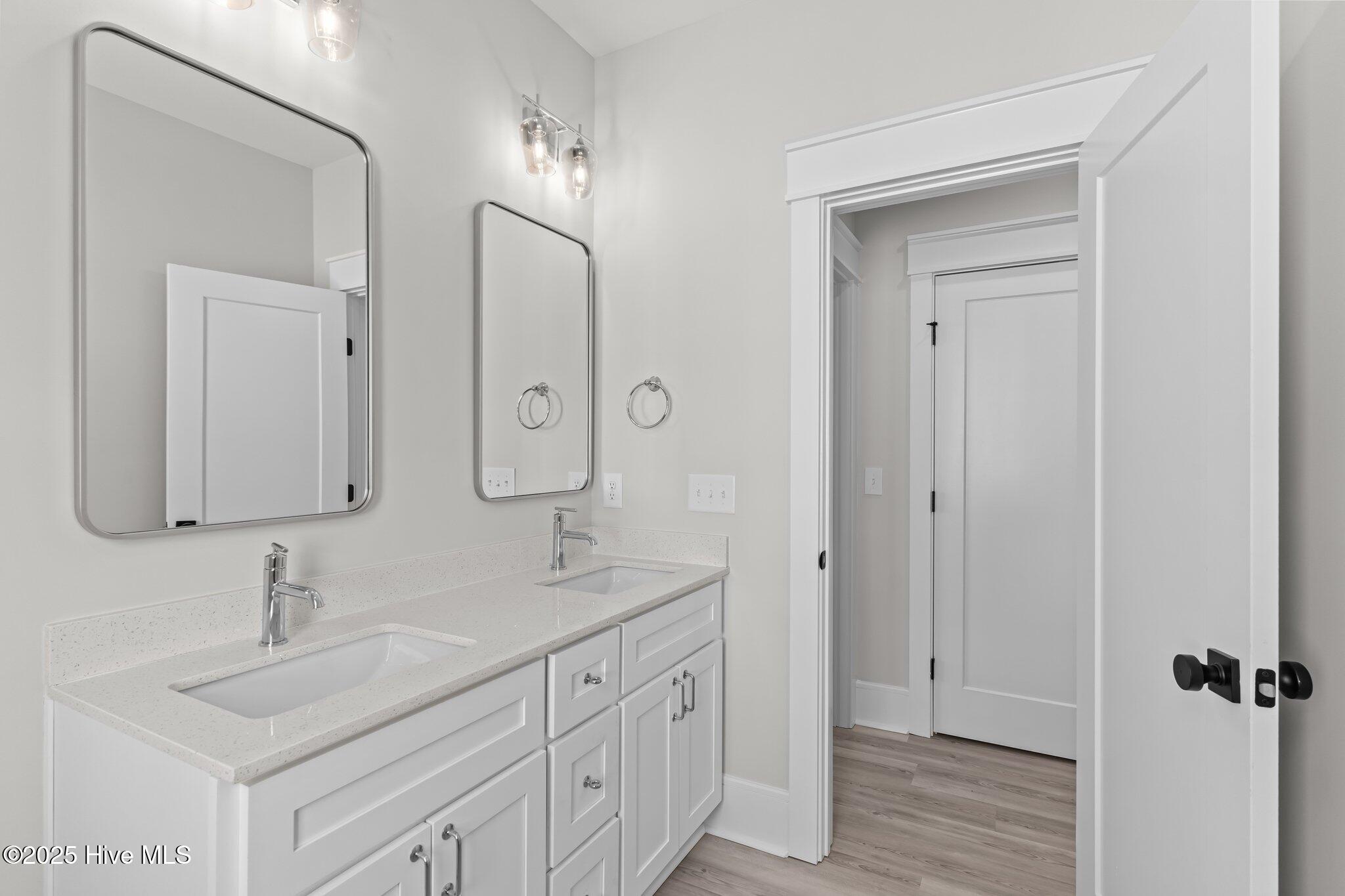 100489712 | Photo 32