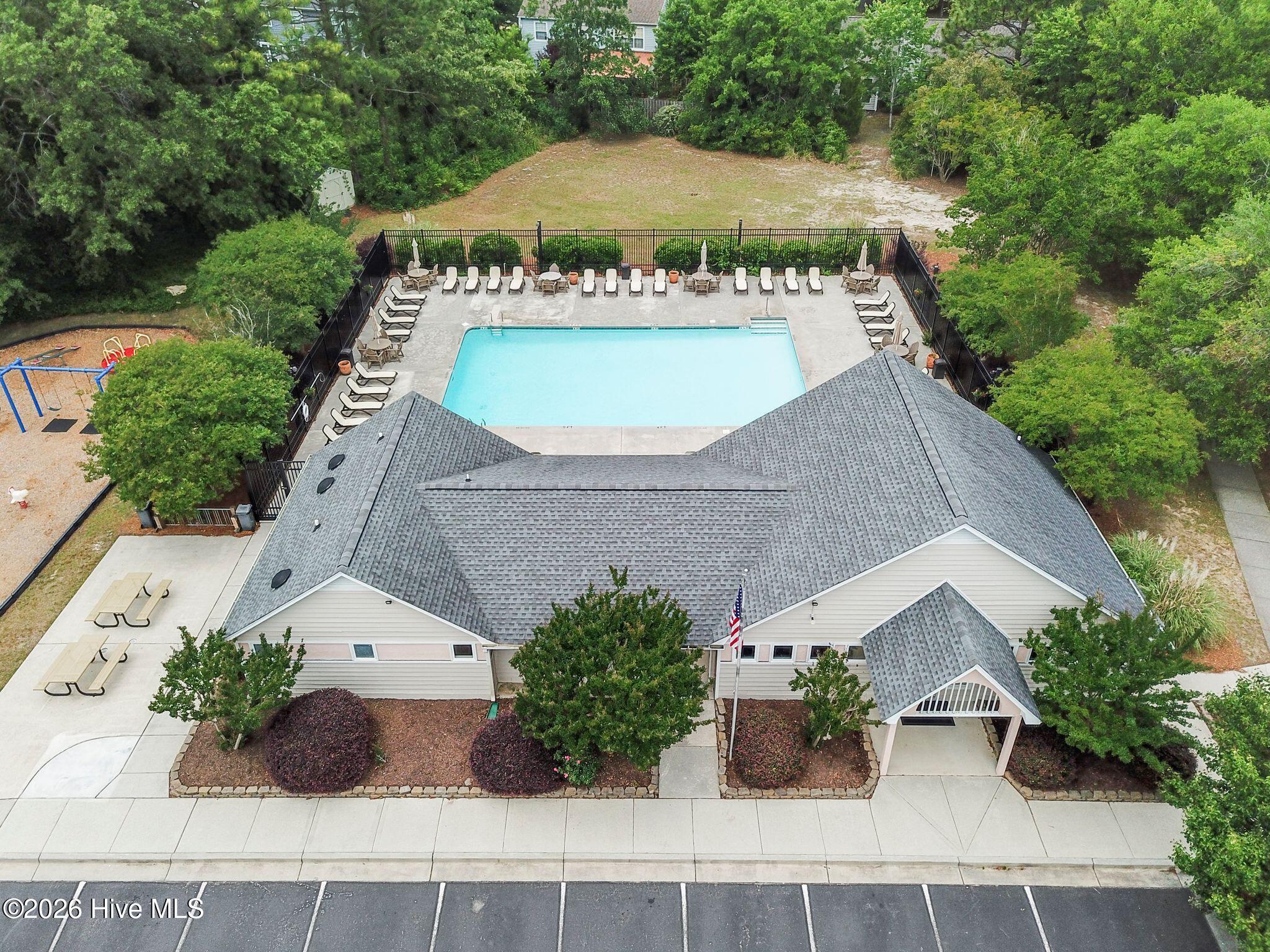 100568966 | Photo 84