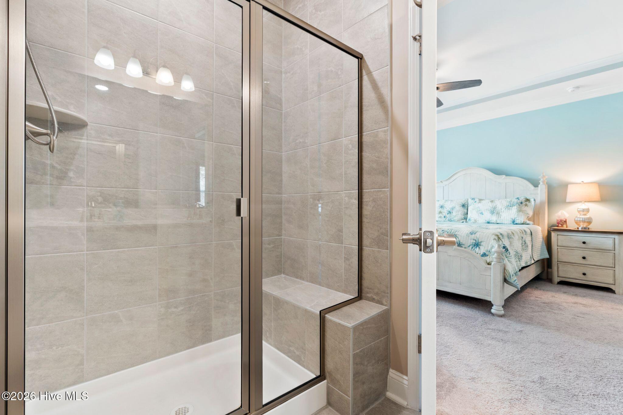 100553867 | Photo 25