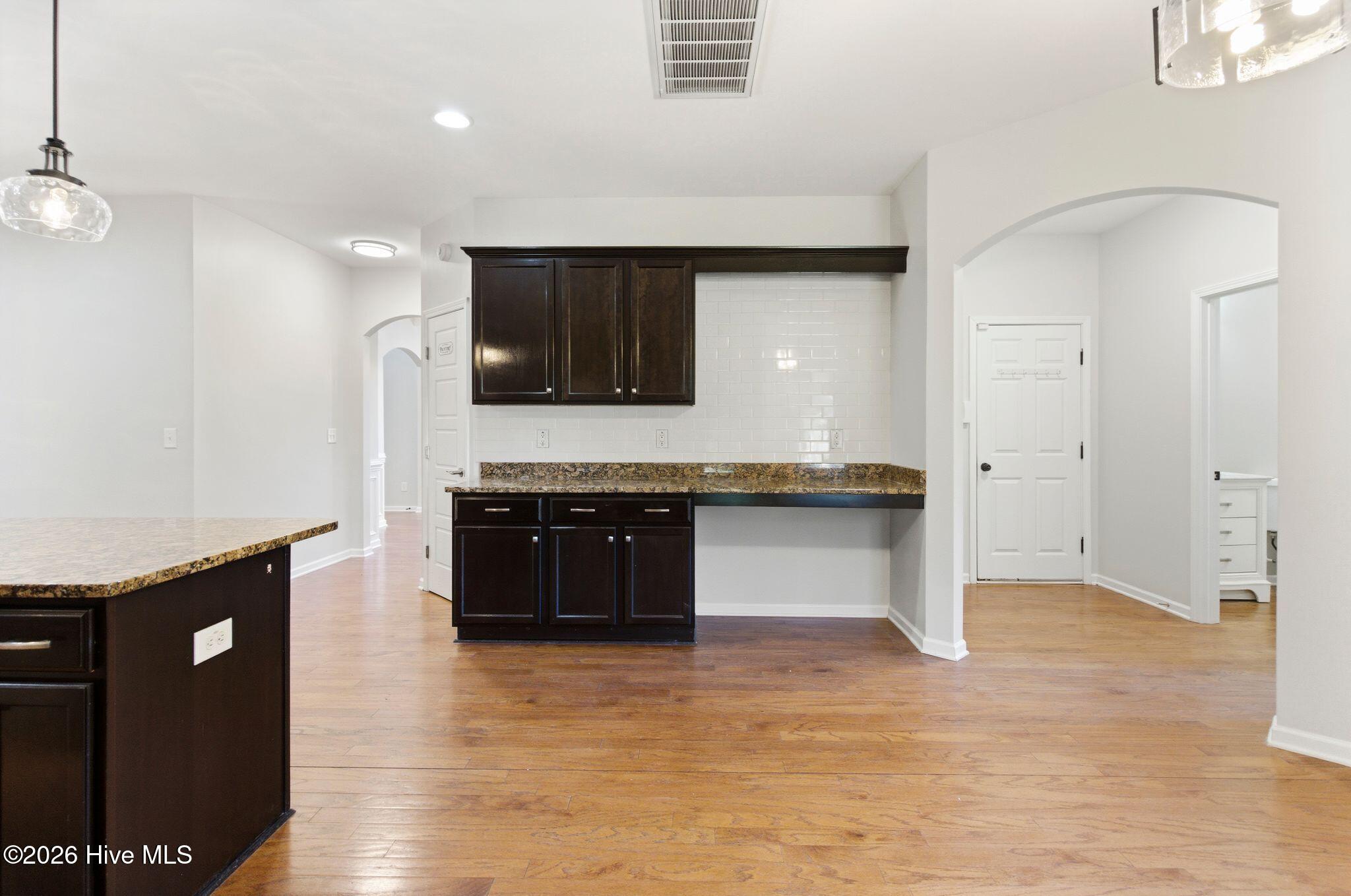 100566859 | Photo 28