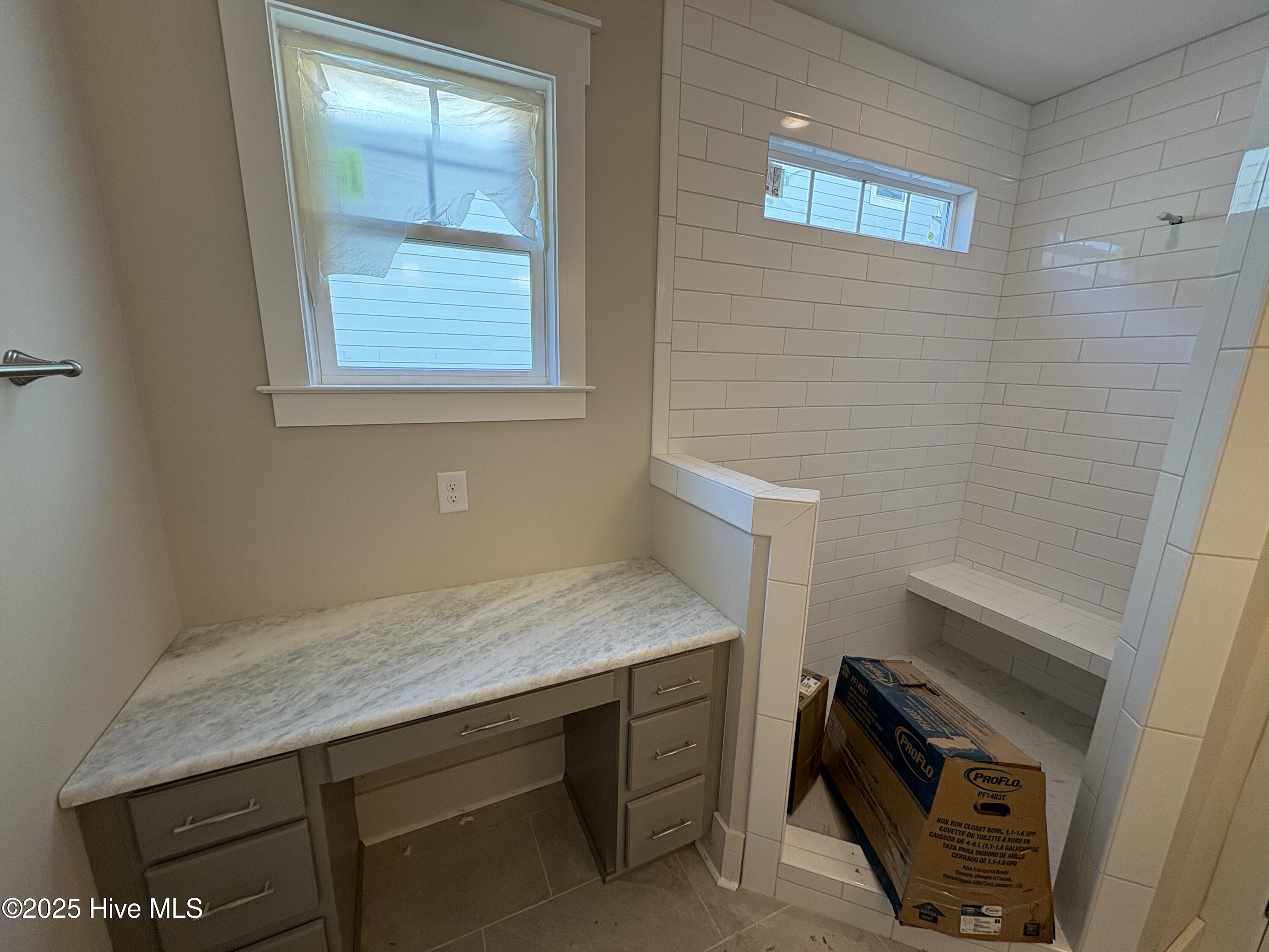 100528963 | Photo 12